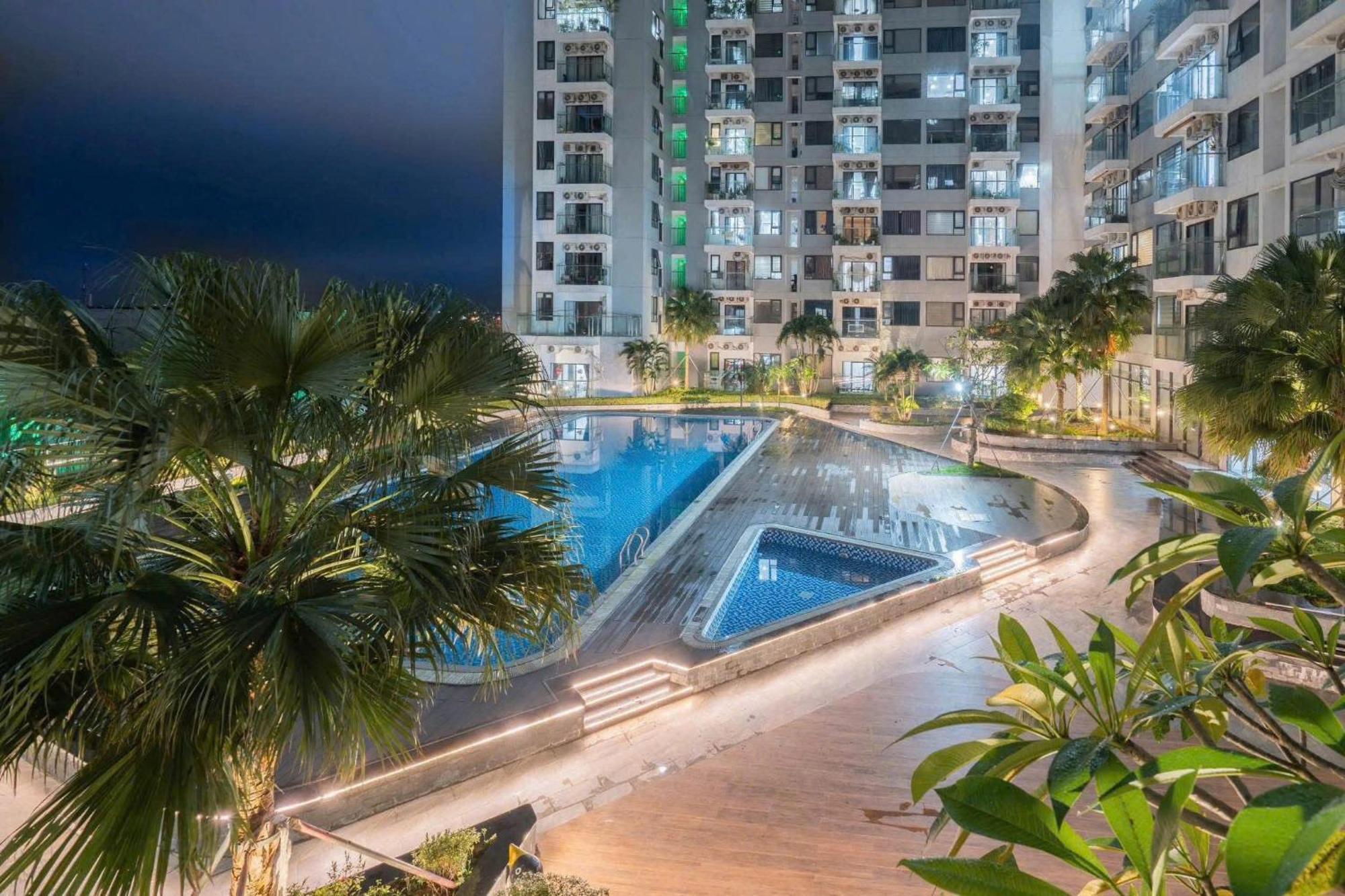 Em With Pool And Gym Apartment Hue