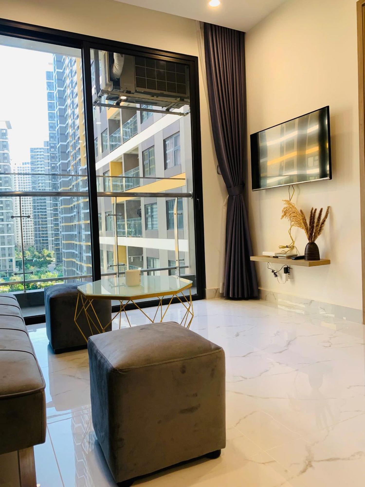 2br-2wc Balcony Pool View - Vinhomes Grand Park Apartment