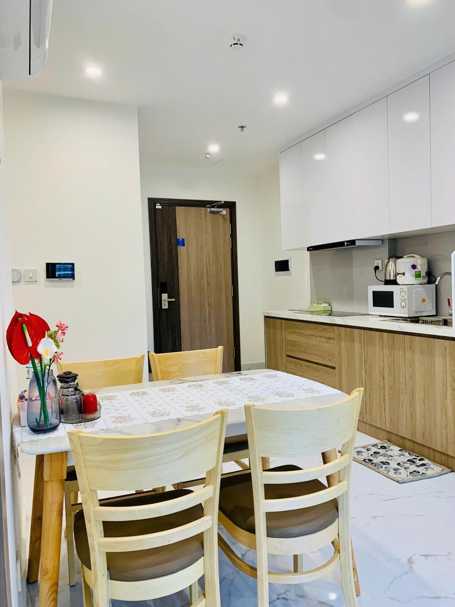 2br-2wc Balcony Pool View - Vinhomes Grand Park Apartment *