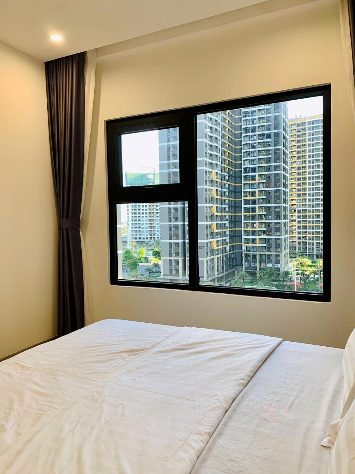 2br-2wc Balcony Pool View - Vinhomes Grand Park Apartment