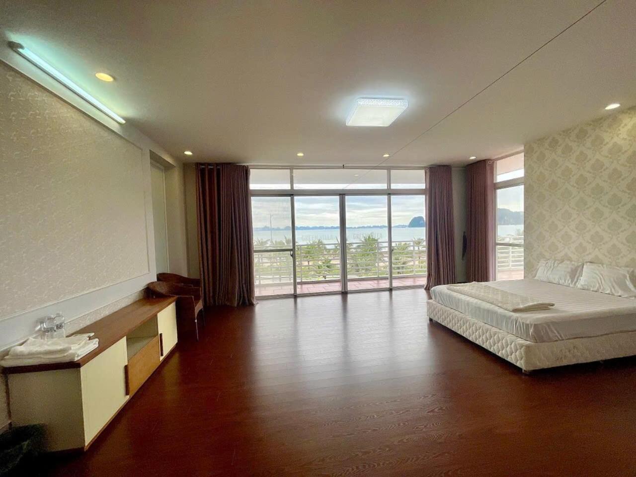 Villa 9 Ngu Mat Bien Tuan Chau - Rong Gan 1000m2- San Vuon - Be Boi - Bbq *