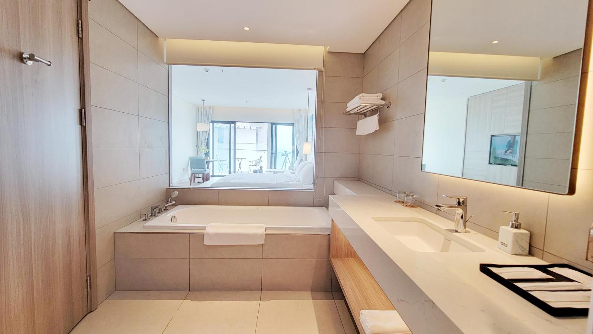 Waterfront A La Carte Apartment *