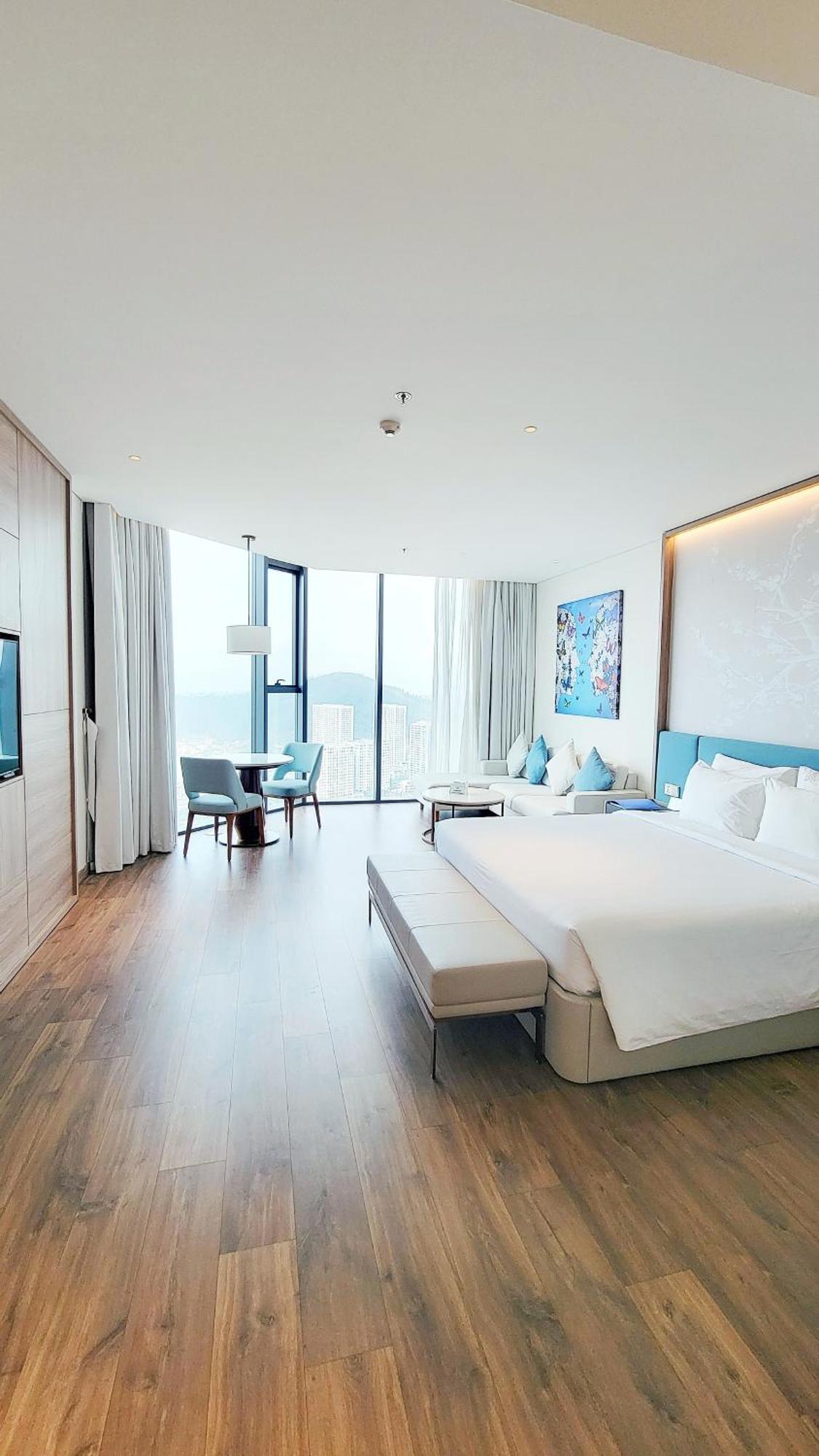 Waterfront A La Carte * Ha Long