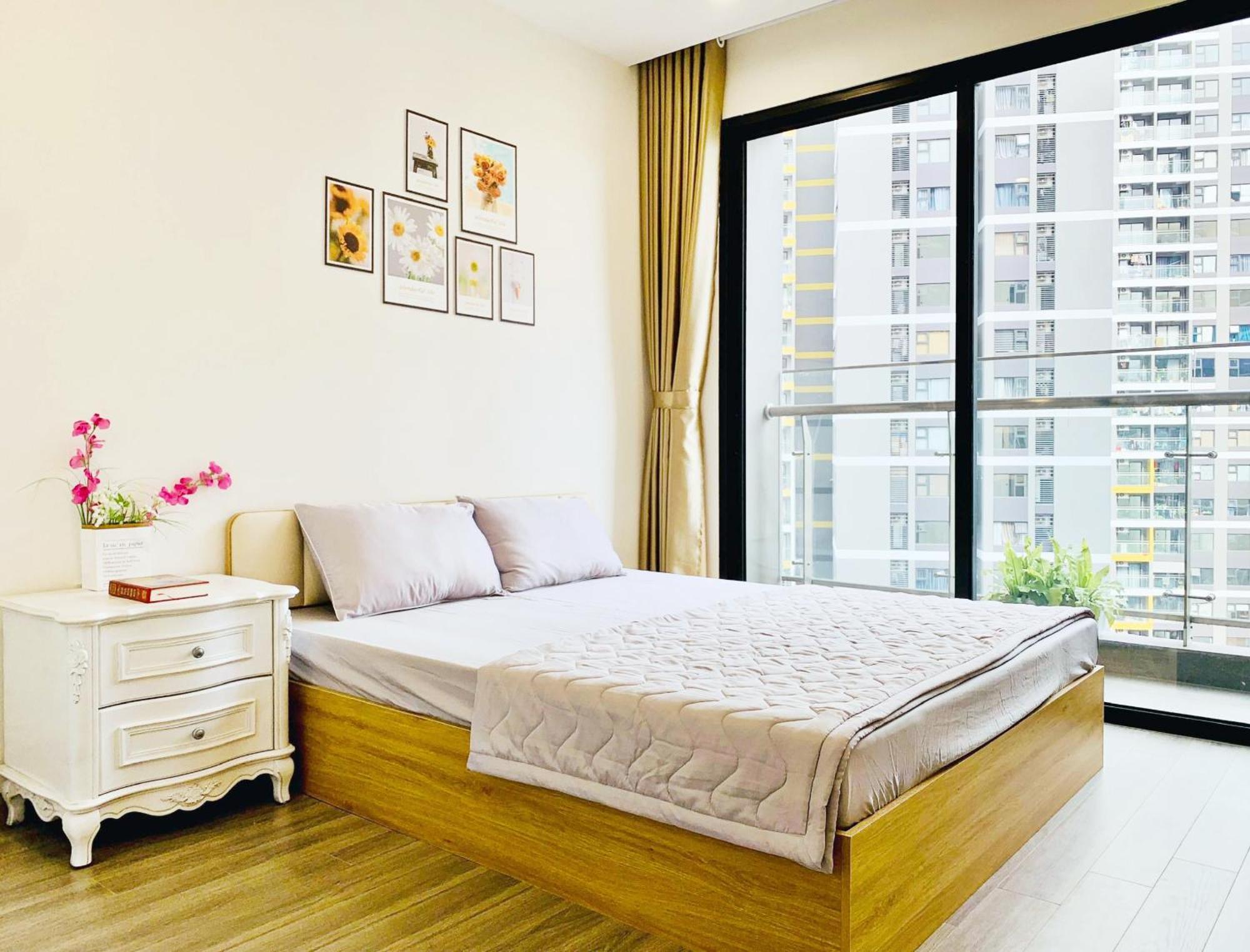 2 Phong Ngu Solari Nhin Cong Vien Lien Ke Vincom Mega Mall Apartment