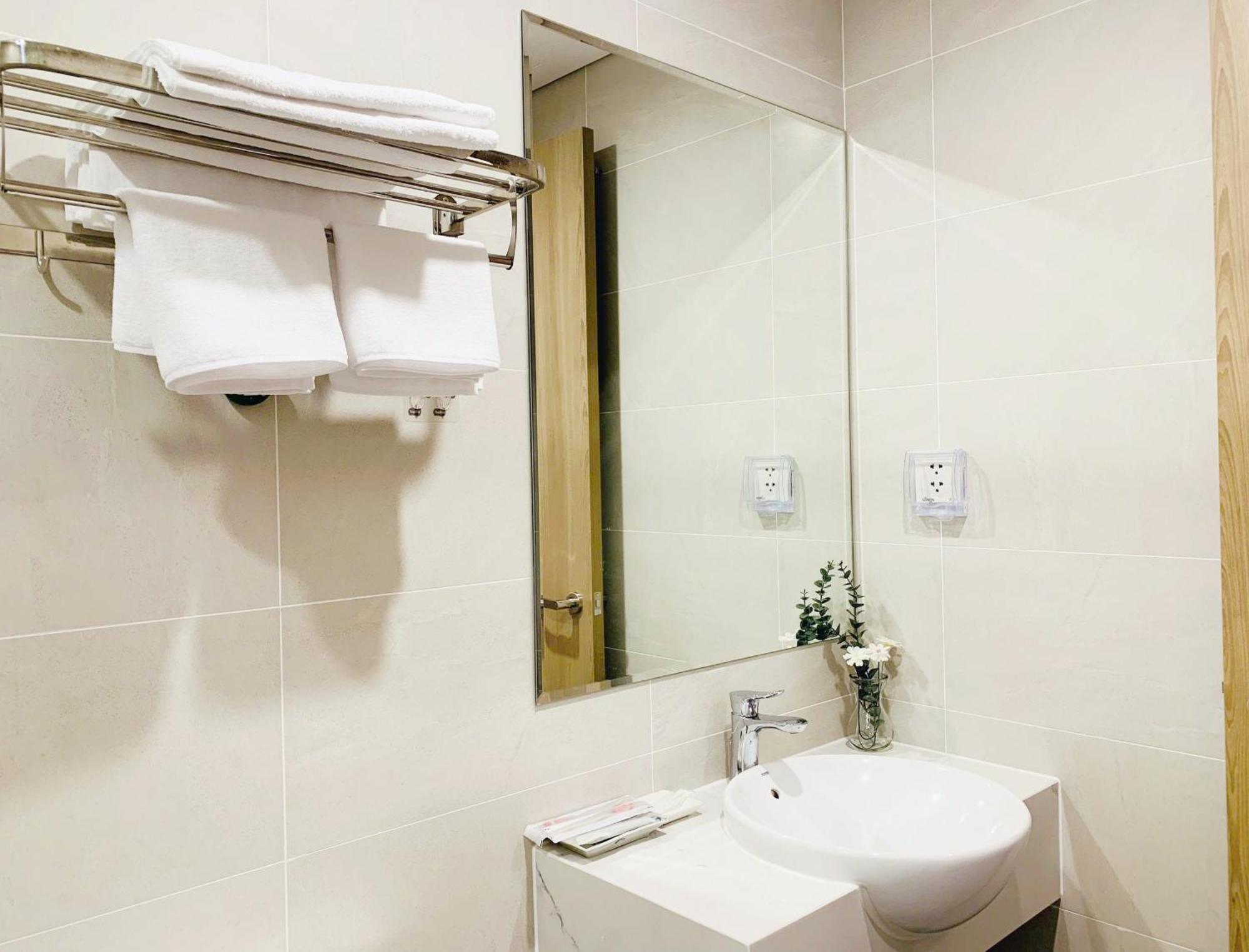 2 Phong Ngu Solari Nhin Cong Vien Lien Ke Vincom Mega Mall Apartment
