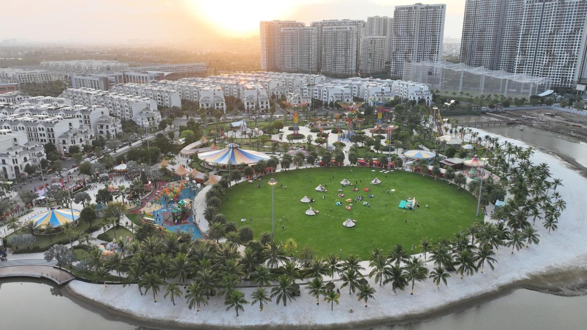Apartment 2 Phong Ngu Solari Nhin Cong Vien Lien Ke Vincom Mega Mall *