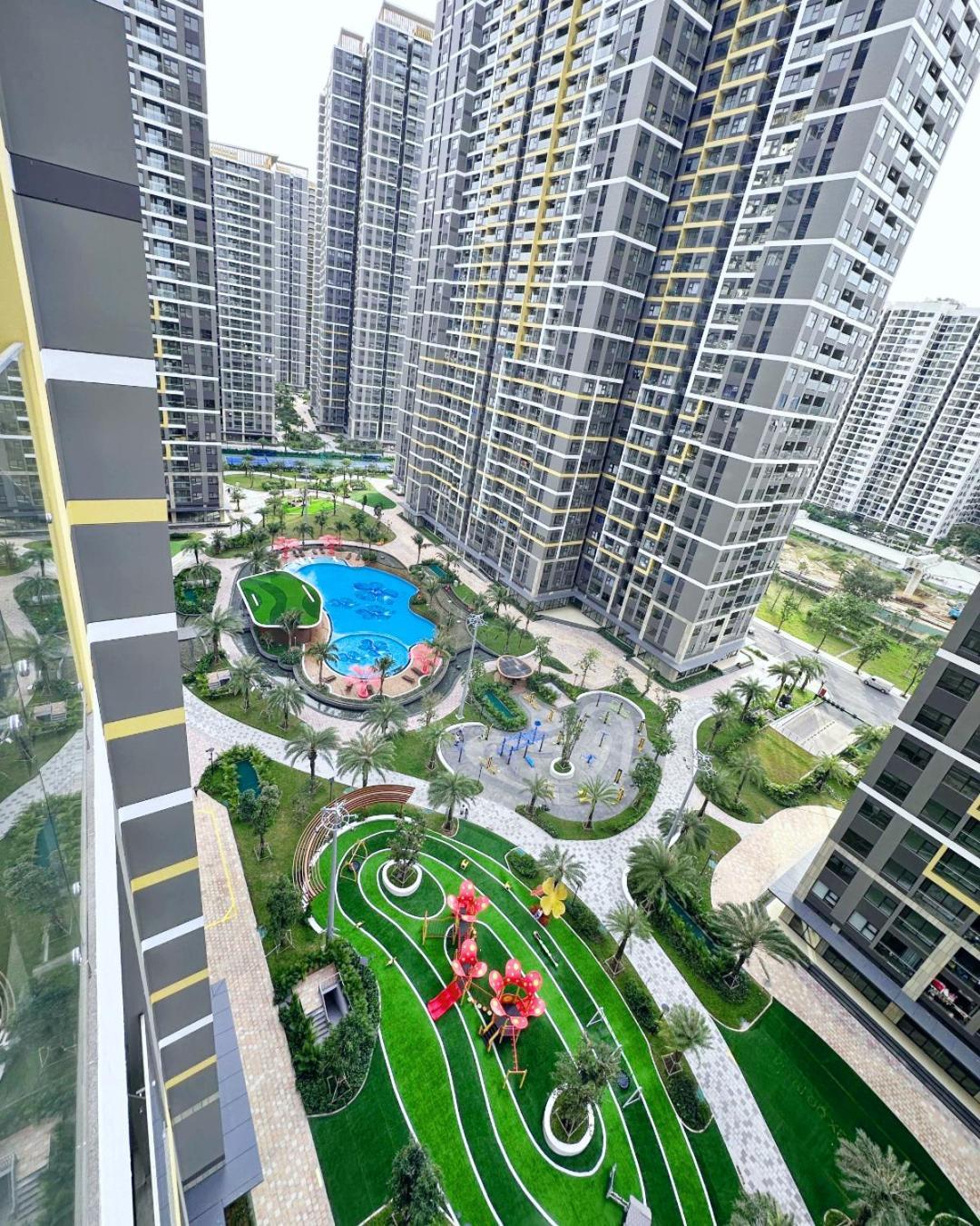 2 Phong Ngu Solari Nhin Cong Vien Lien Ke Vincom Mega Mall