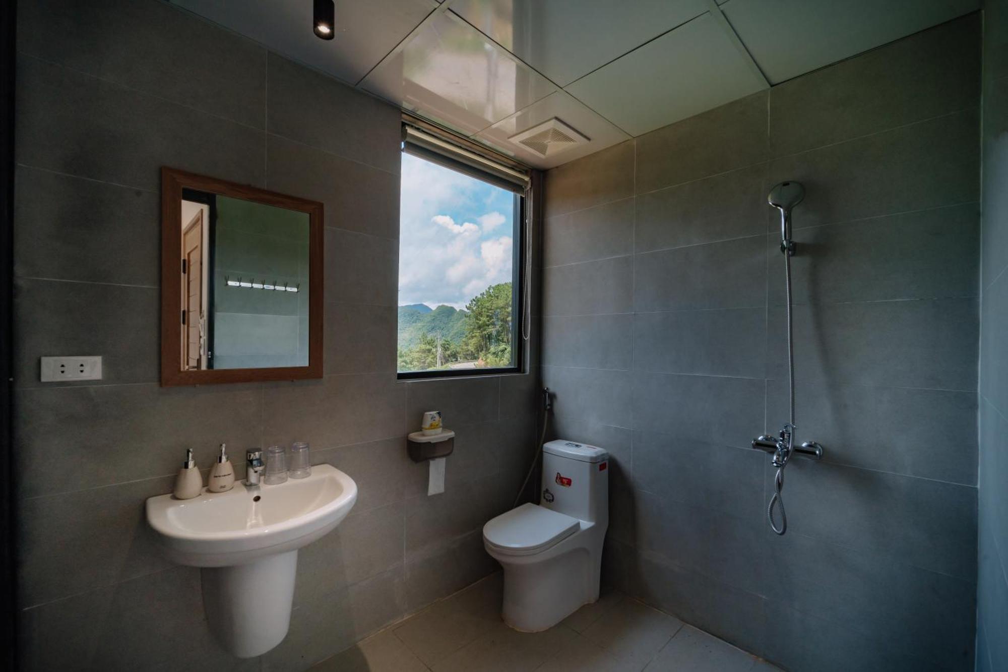 Dong Golden Hotel 3*
