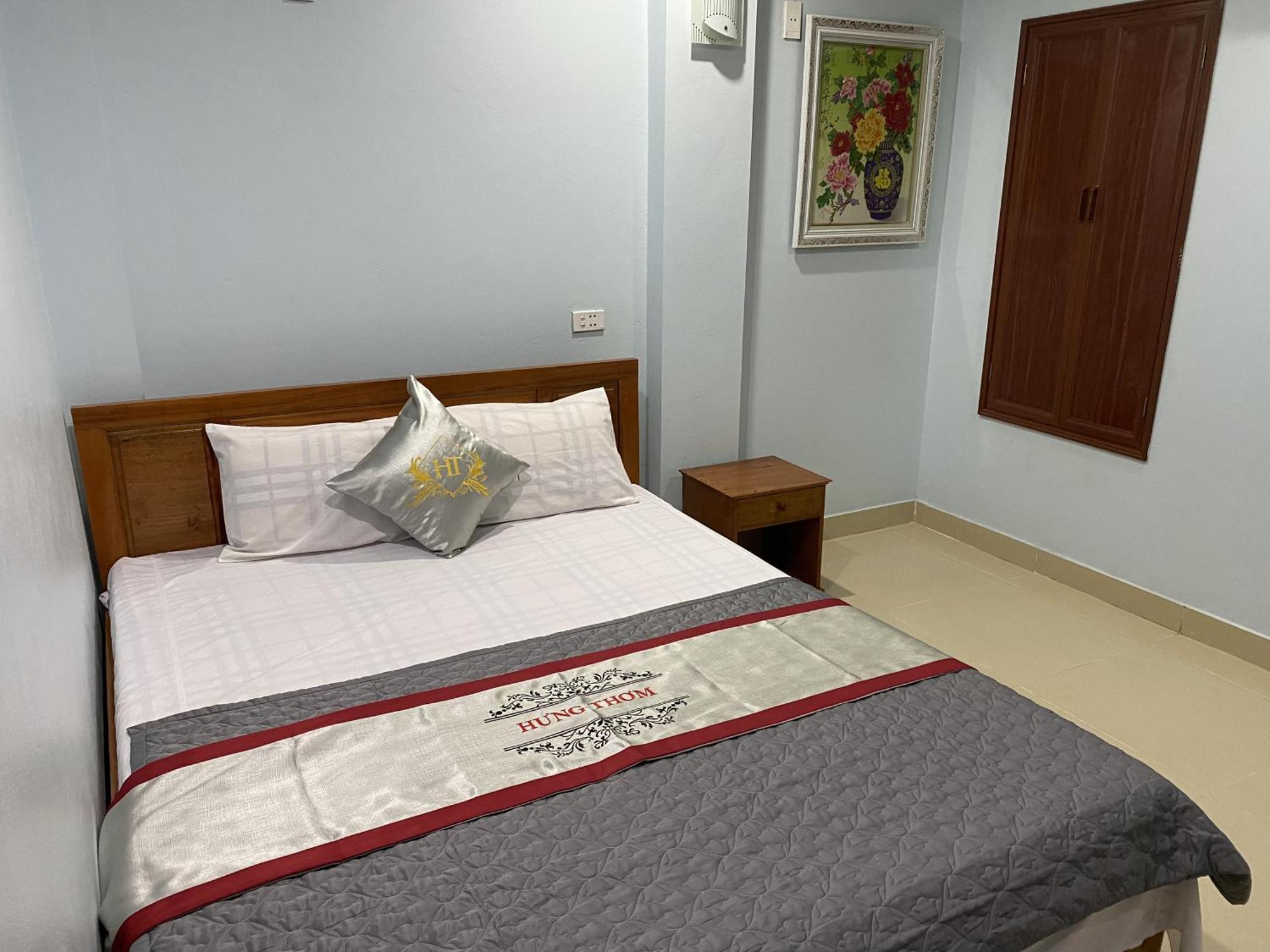Hotel Nha Nghi Hung Thom *