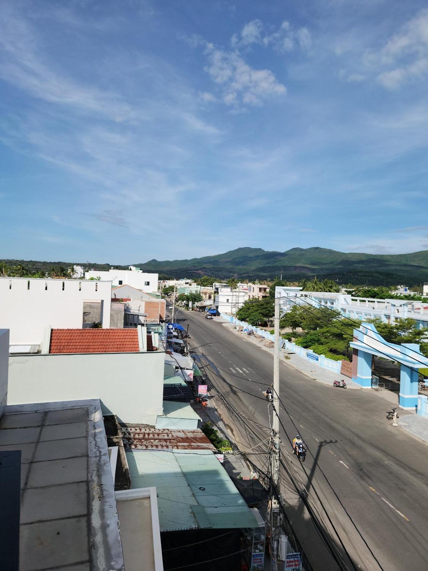 Khach San Laura Hotel