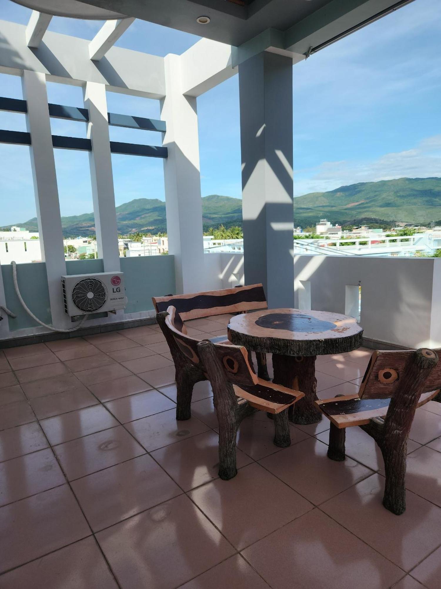 Hotel Khach San Laura