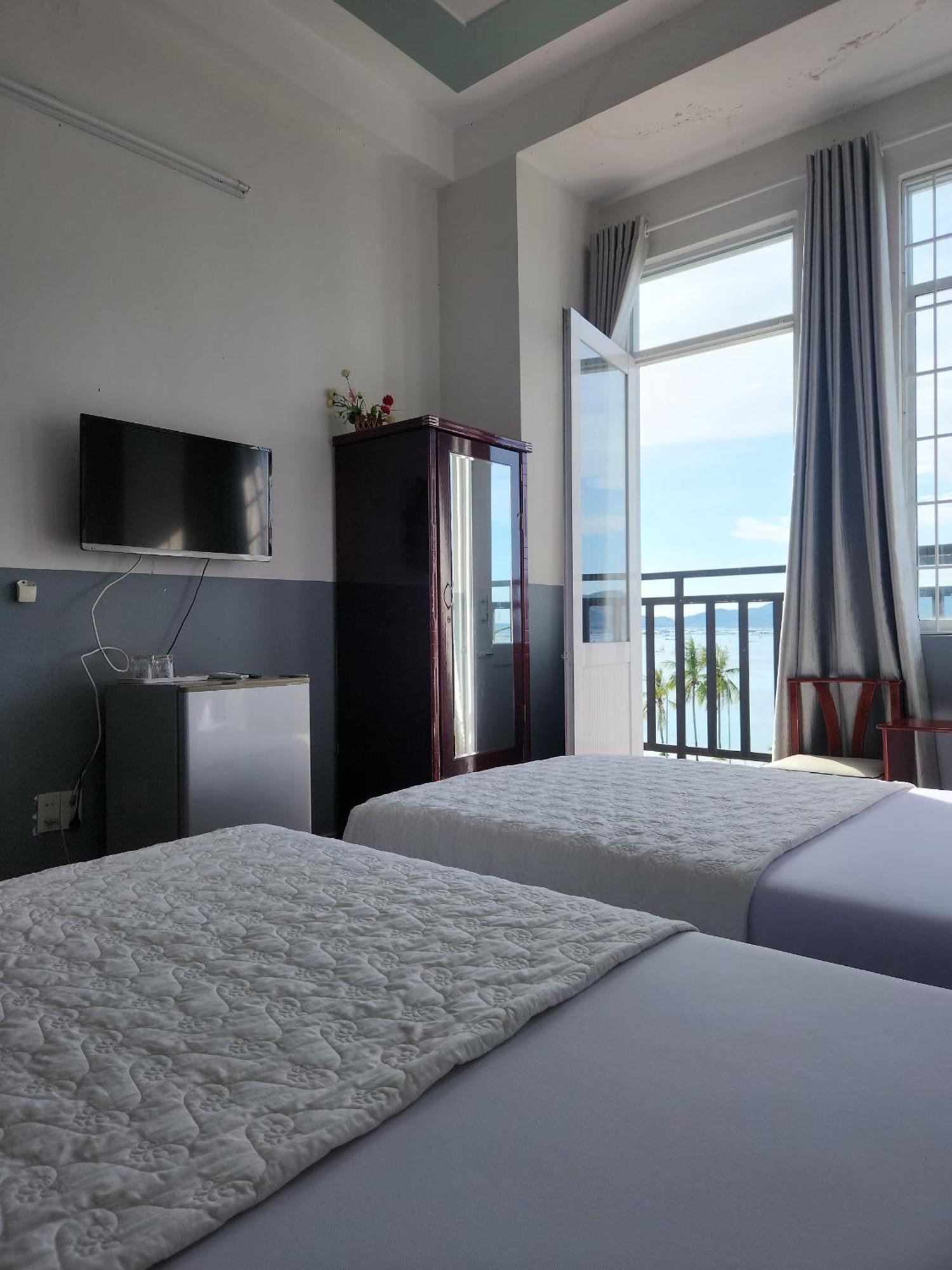 Khach San Laura Hotel *