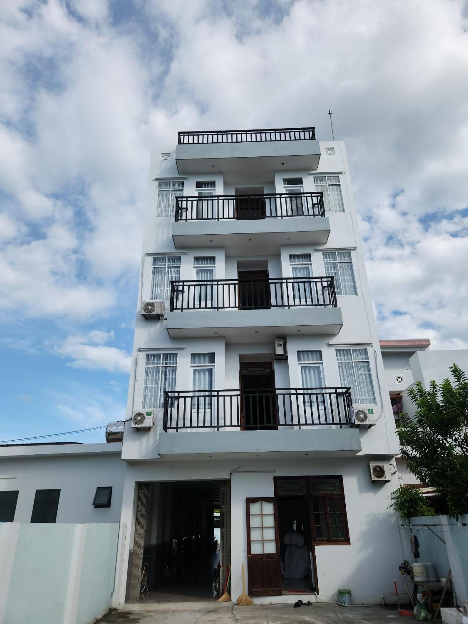 Hotel Khach San Laura *