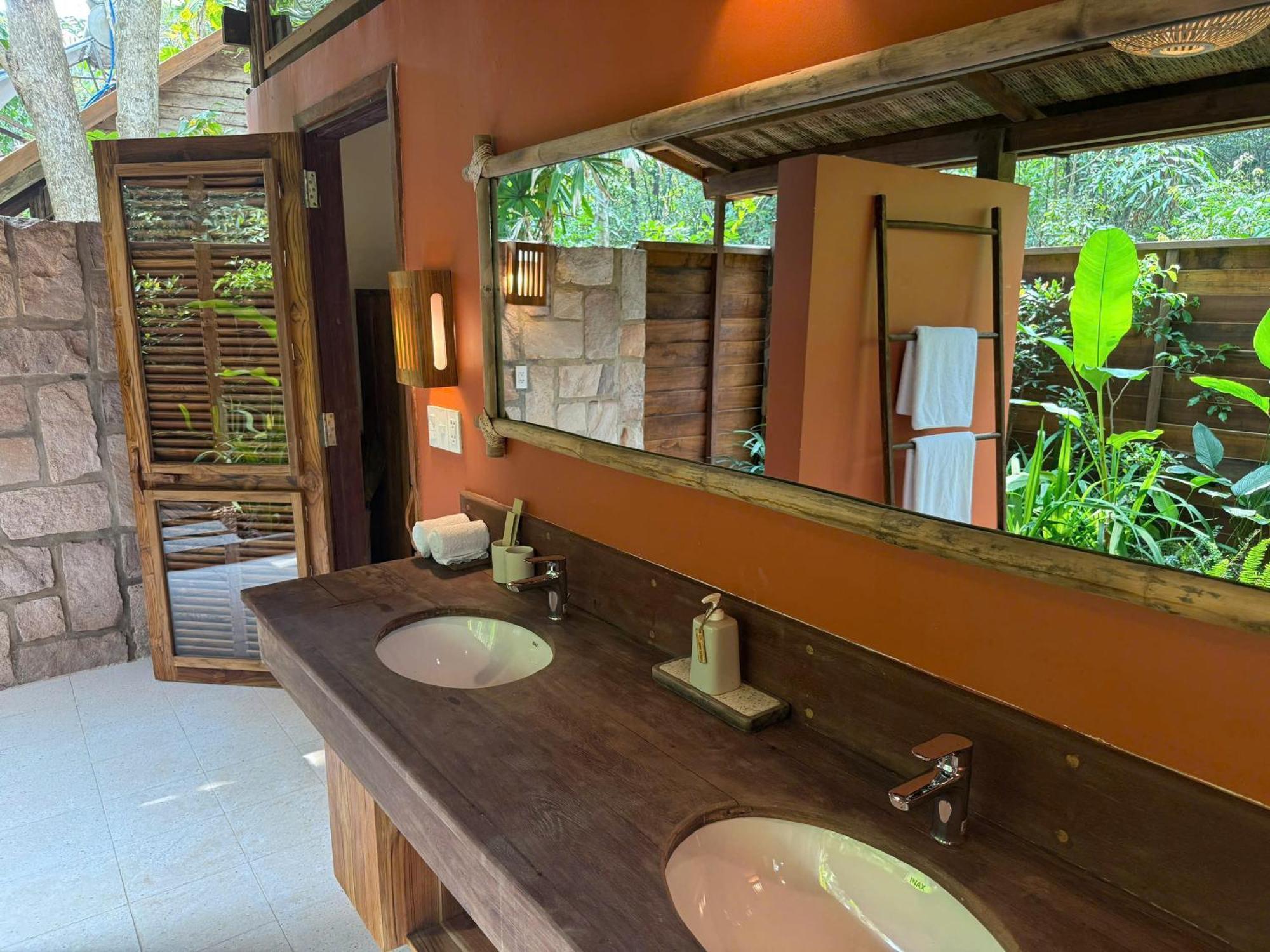 Mango Bay 3*