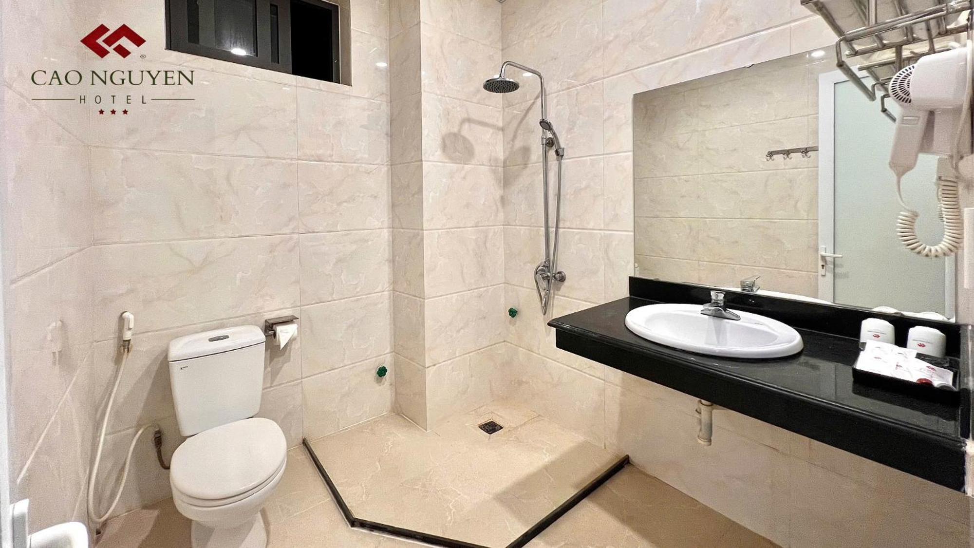 Cao Nguyen - Tours & Motorbikes - Plateau Hotel 3*