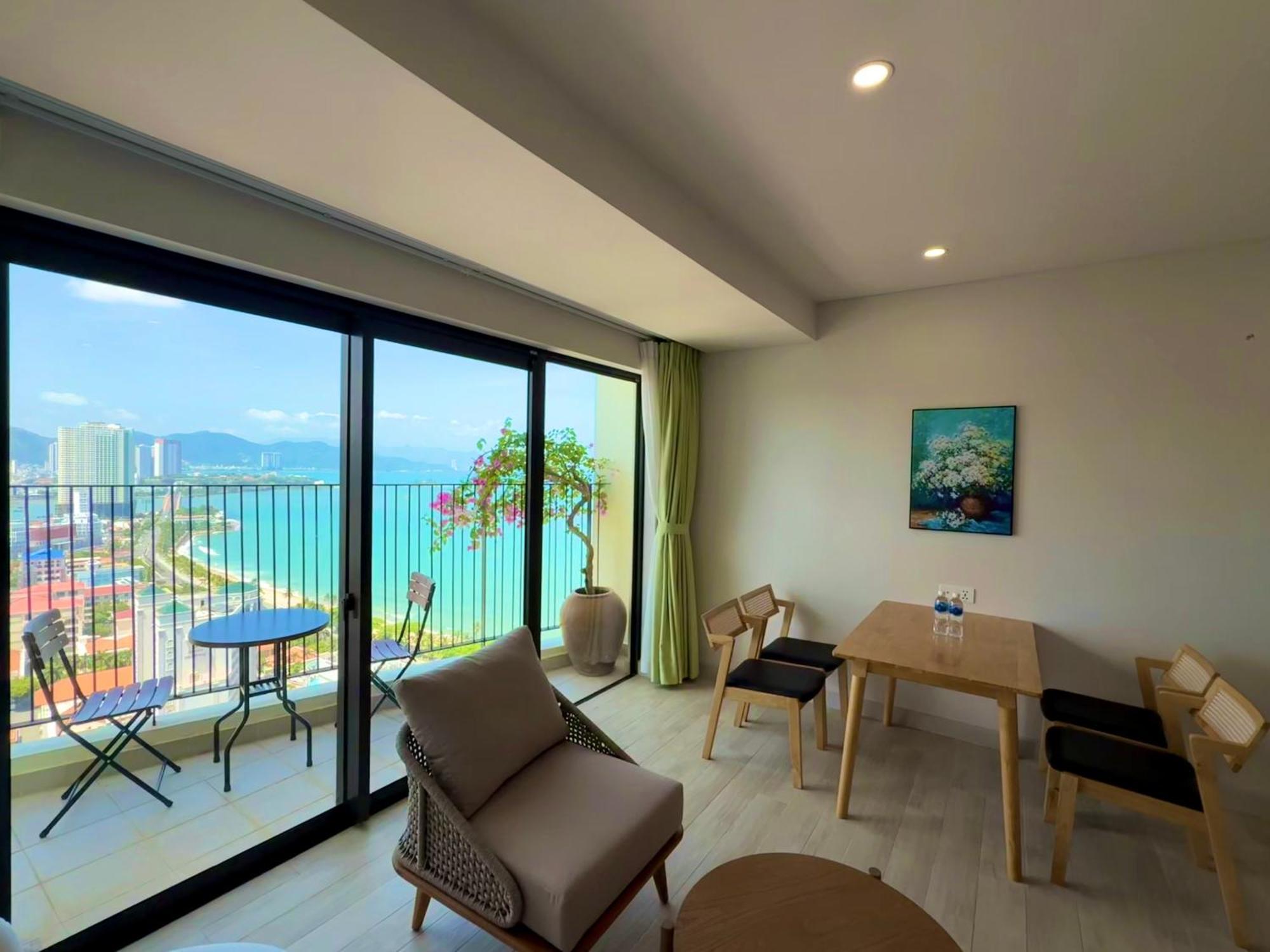 Gold Coast Luxury - Ocean View Apartment *