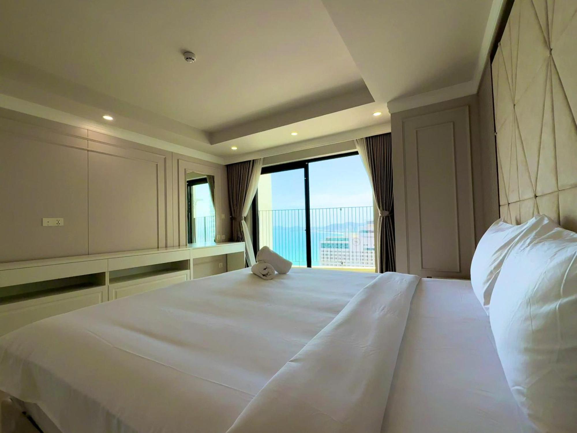 Gold Coast Luxury - Ocean View Apartment