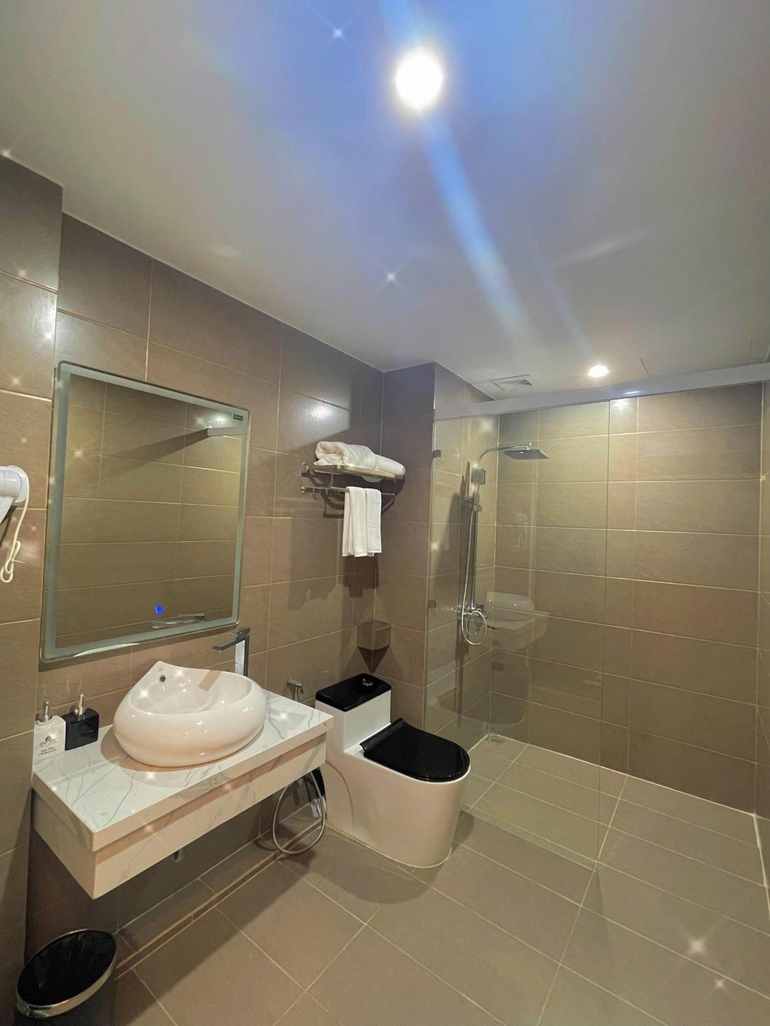 Rosy Hotel *