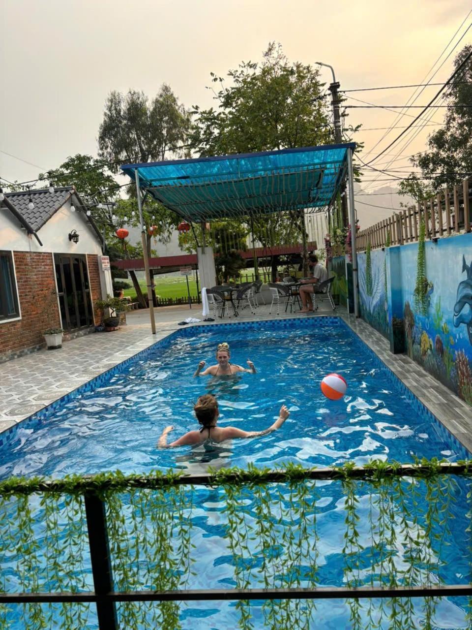Family Homestay, Mountain Flower Hotel