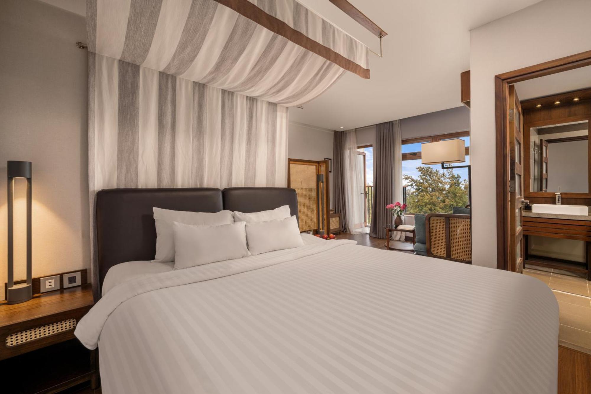 Ocean Front Khách sạn 4*