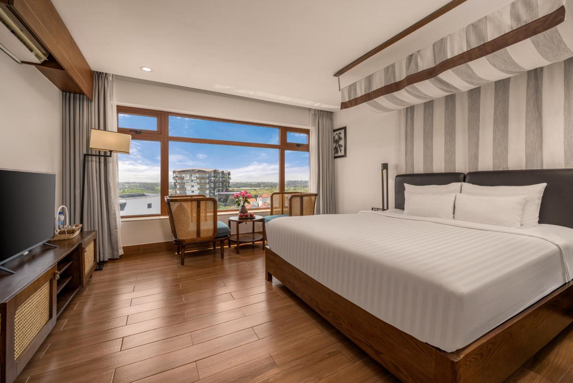 Khách sạn Ocean Front 4*