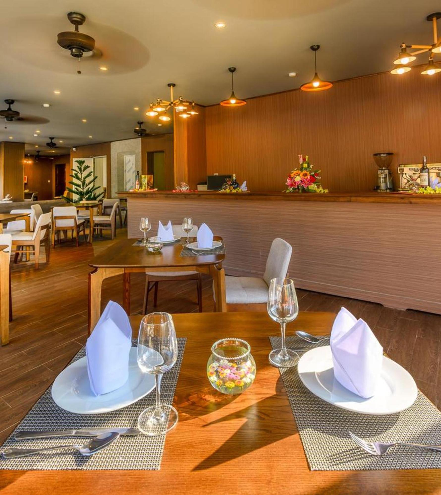 Ocean Front Khách sạn Hội An