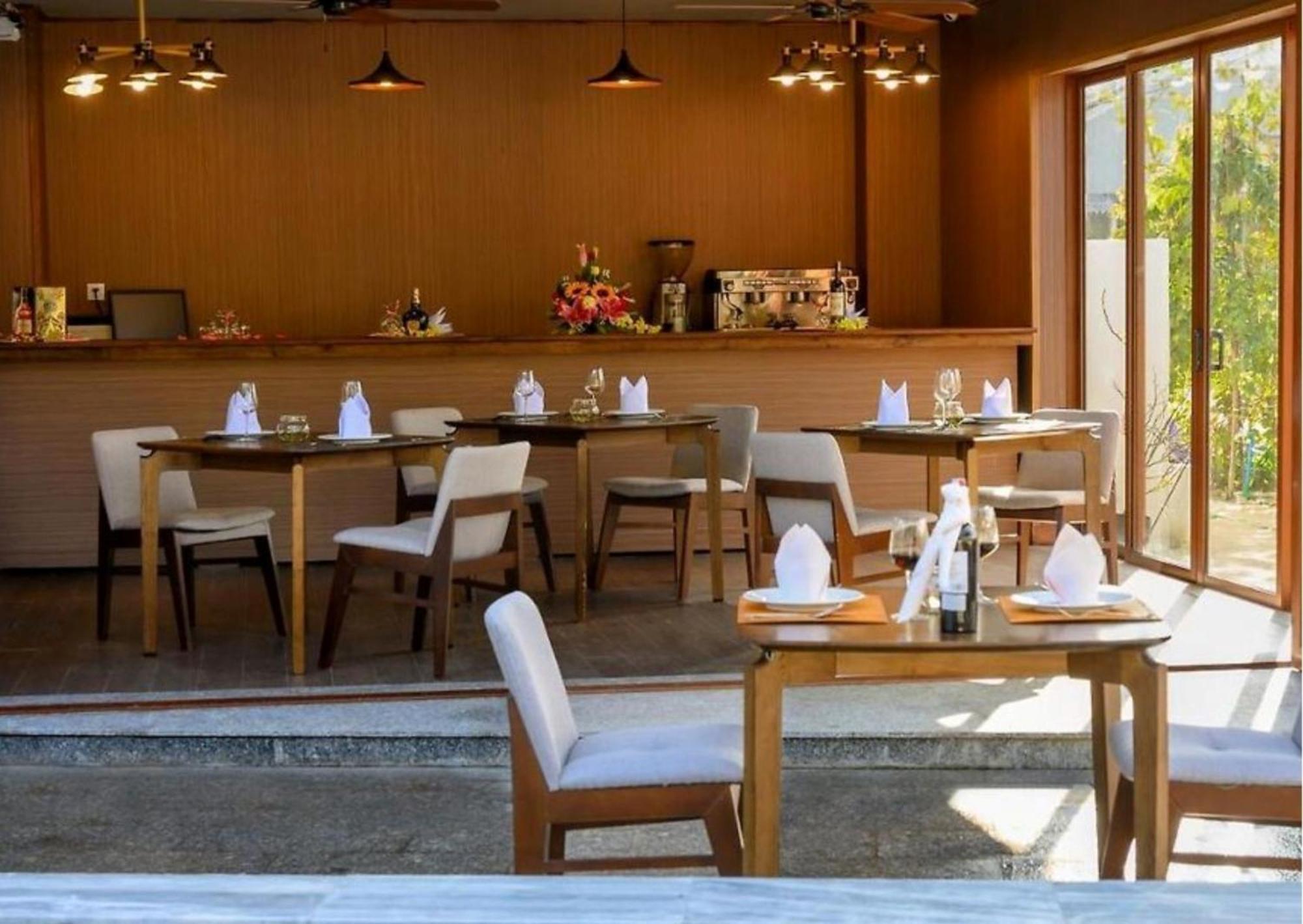 Khách sạn Ocean Front 4*
