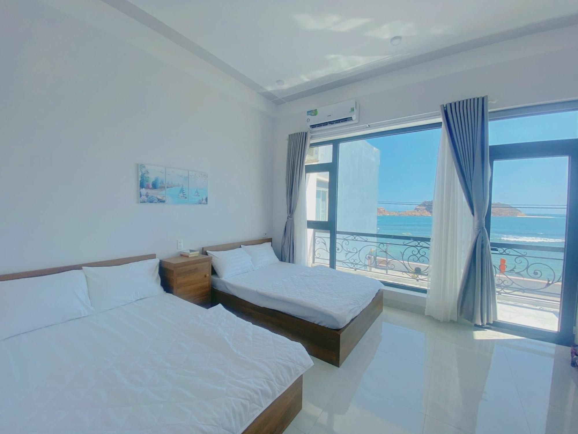 Tom House Hotel *