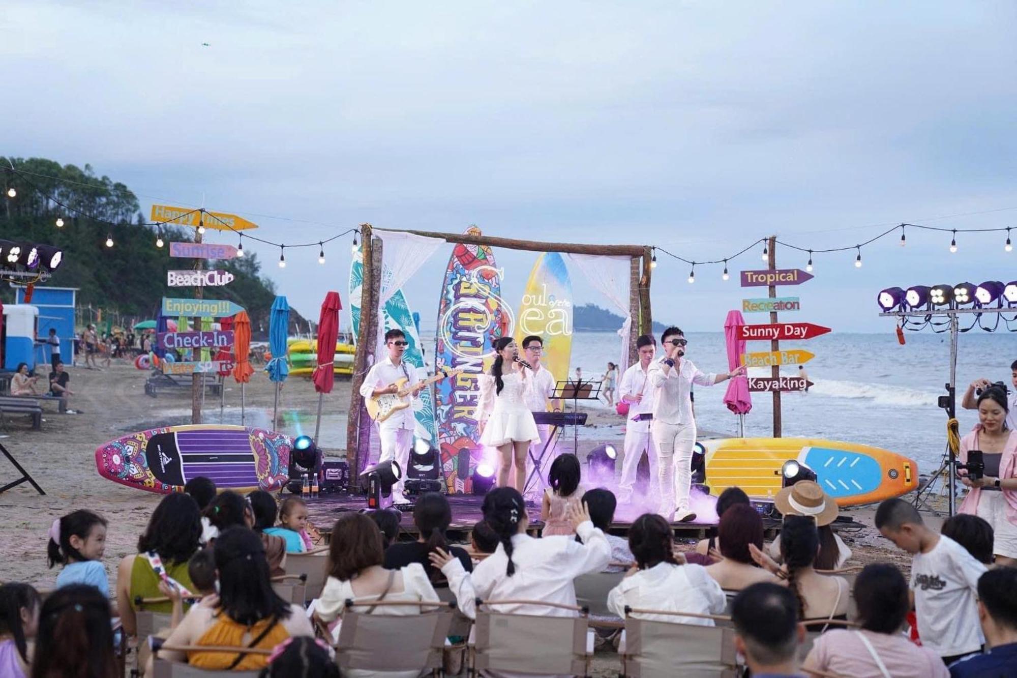 Flamingo Tien * Hoang Hoa