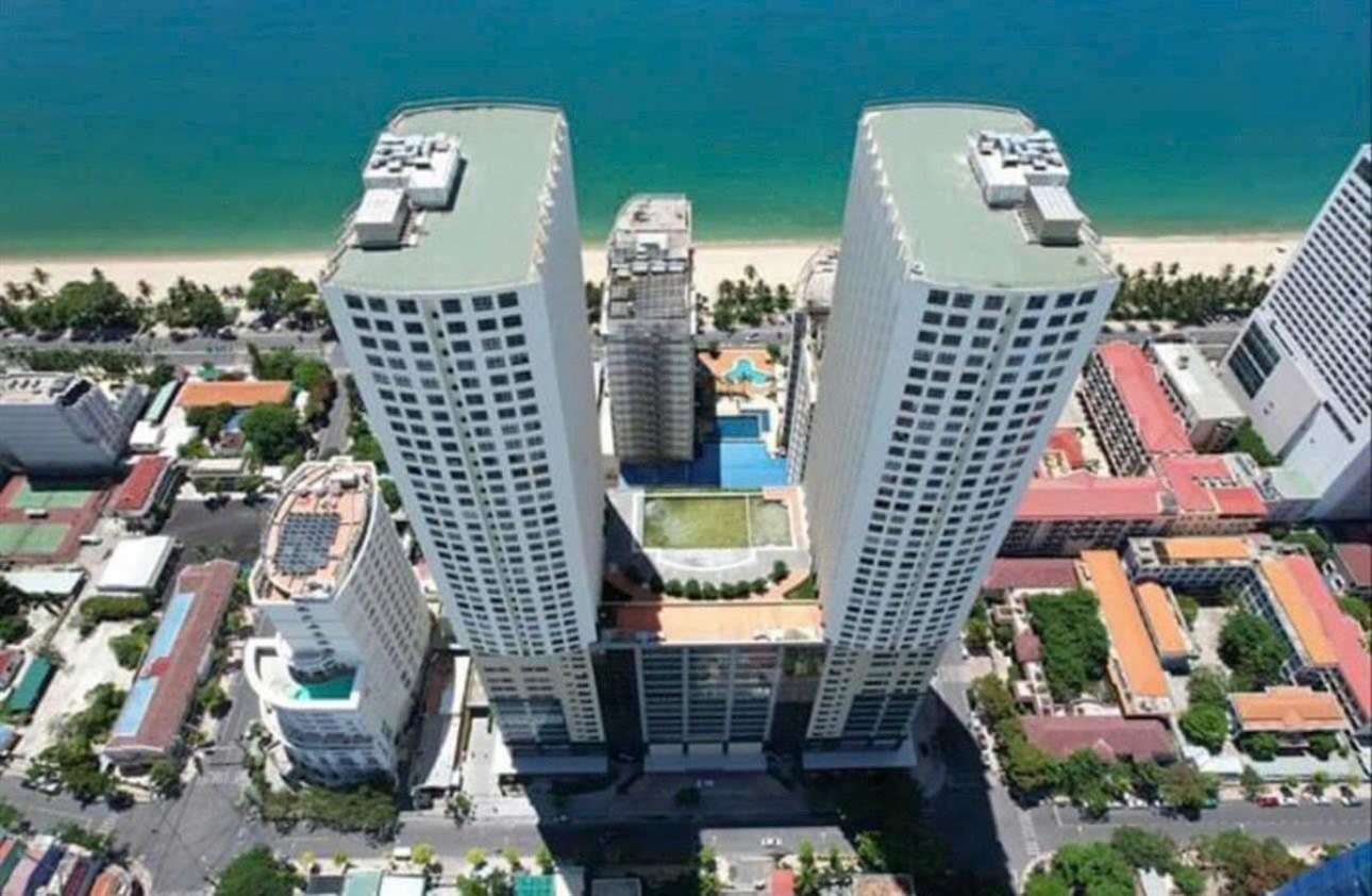 Two Connecting With Ocean View At Center