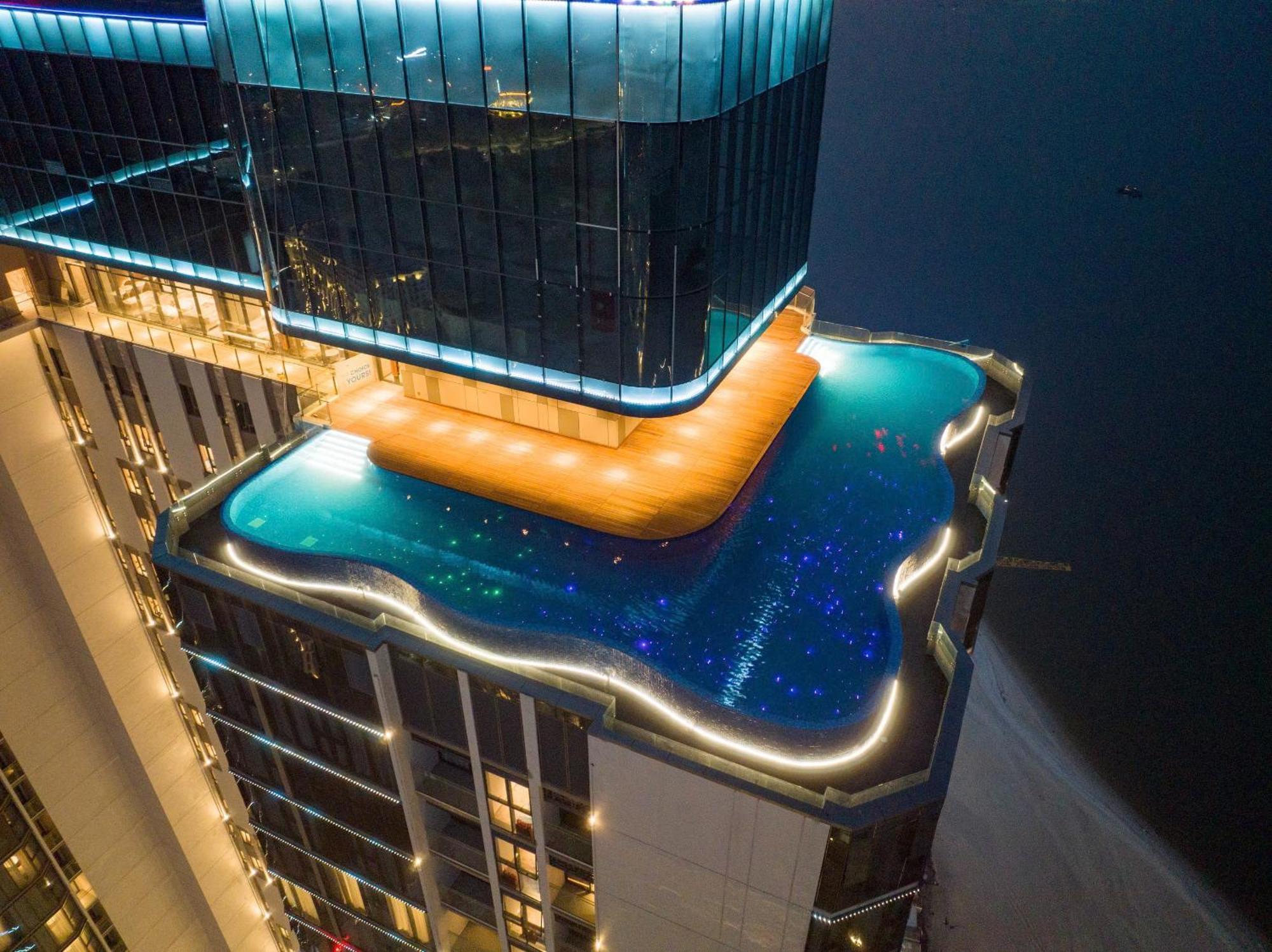 A La Carte - High Floor *