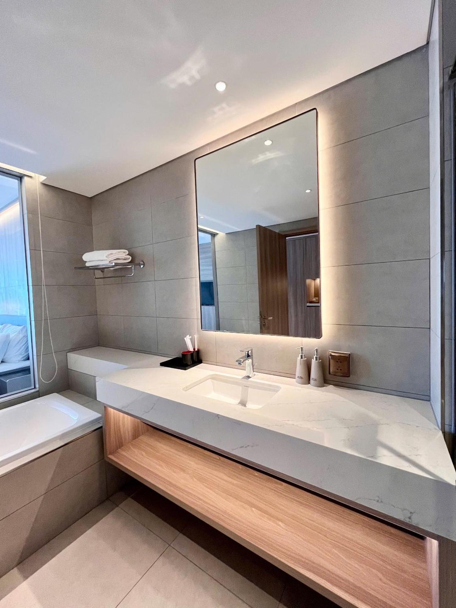 A La Carte Ha Long, Ho Nghi Duong View Bien Day Du Tien Nghi Aparthotel Ha Long
