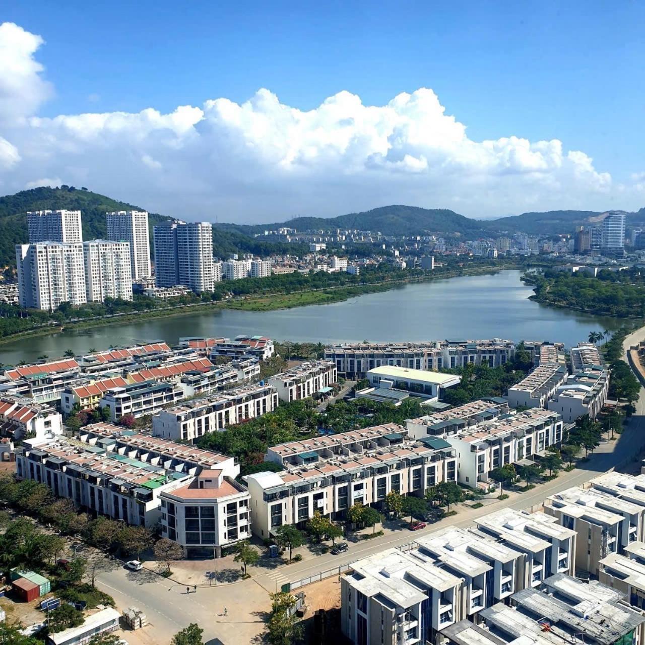 A La Carte Ha Long, Ho Nghi Duong View Bien Day Du Tien Nghi *