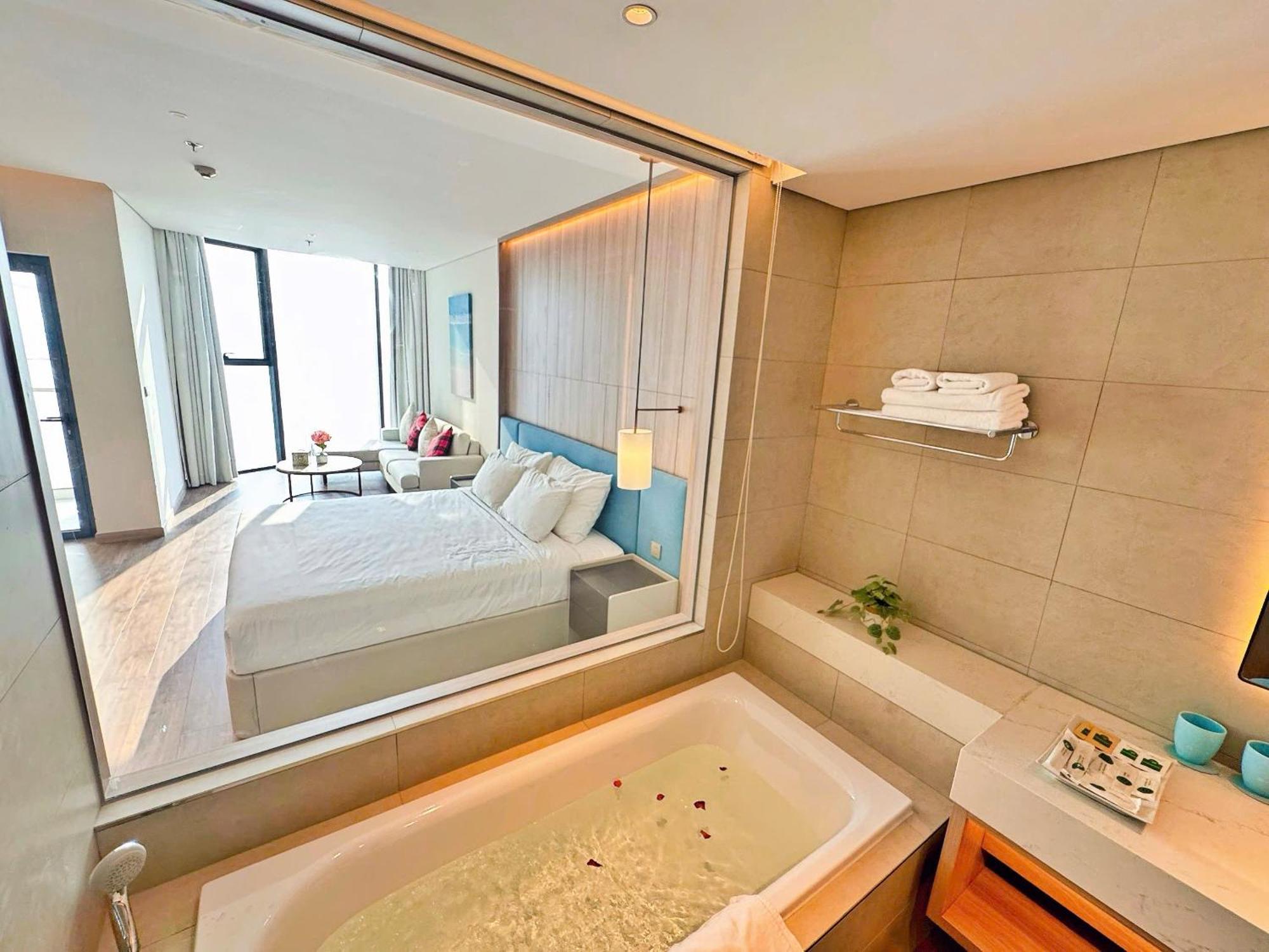 A La Carte - High Floor *