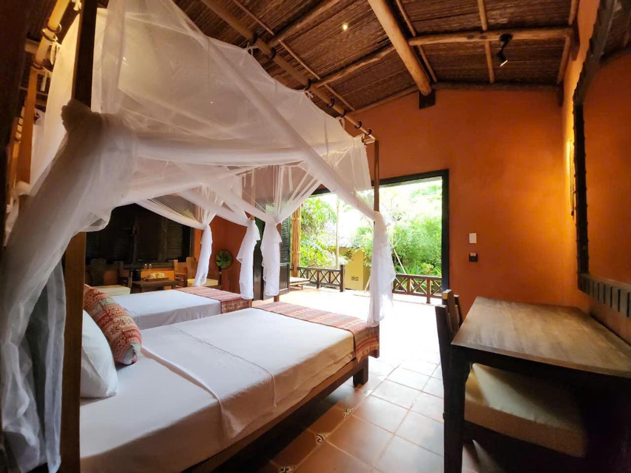 Resort Whale Island 4*