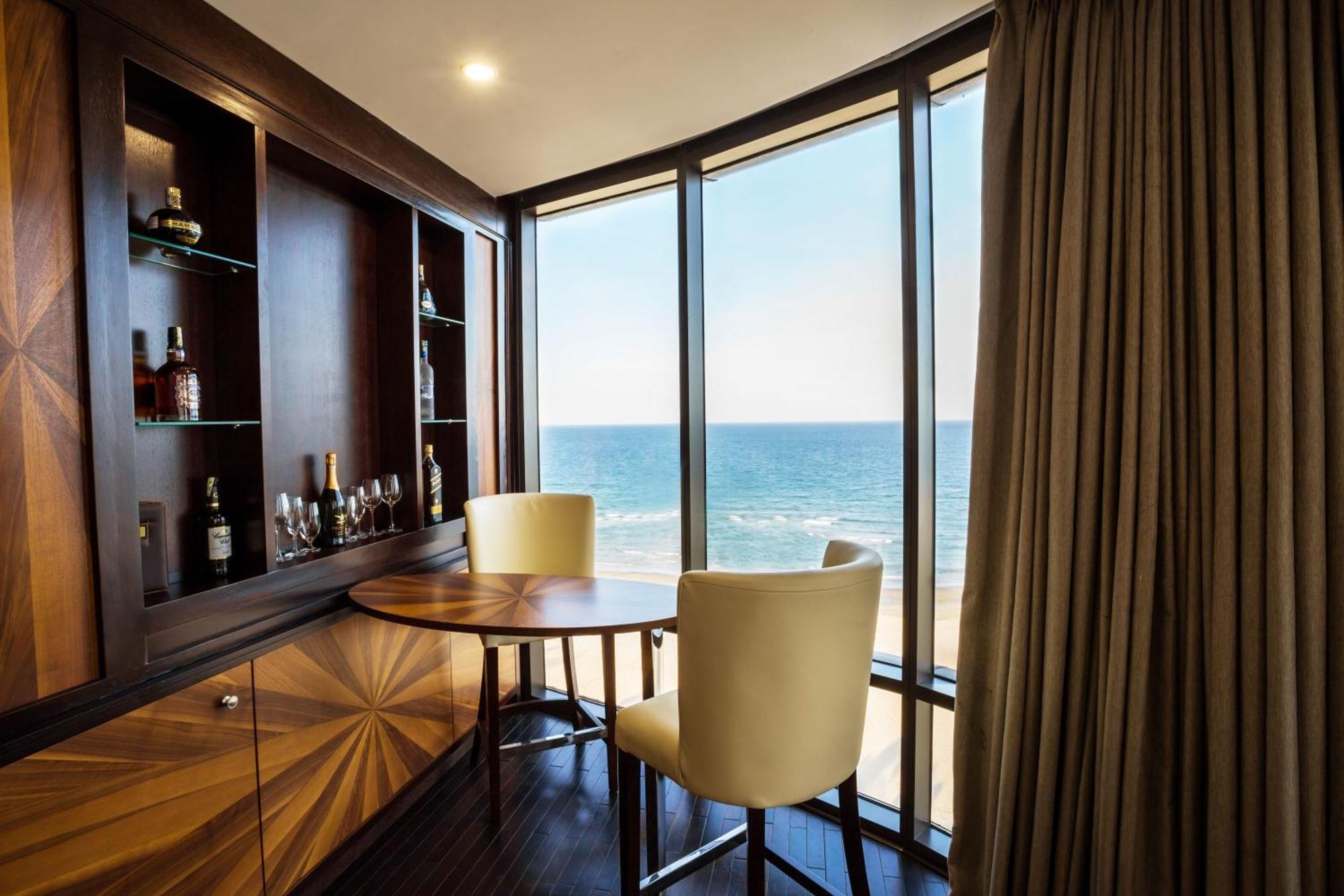 Holiday Beach Hotel Danang Hotel 5*