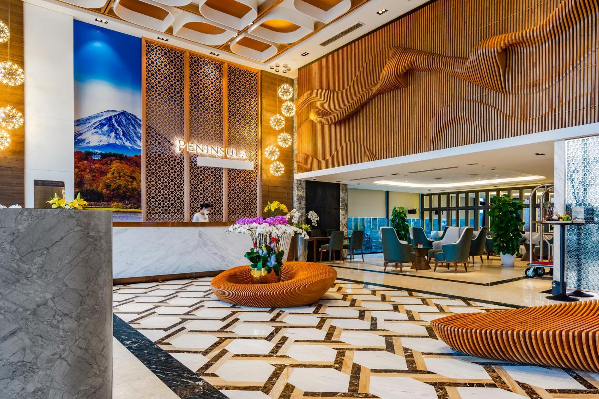 Hotel Peninsula