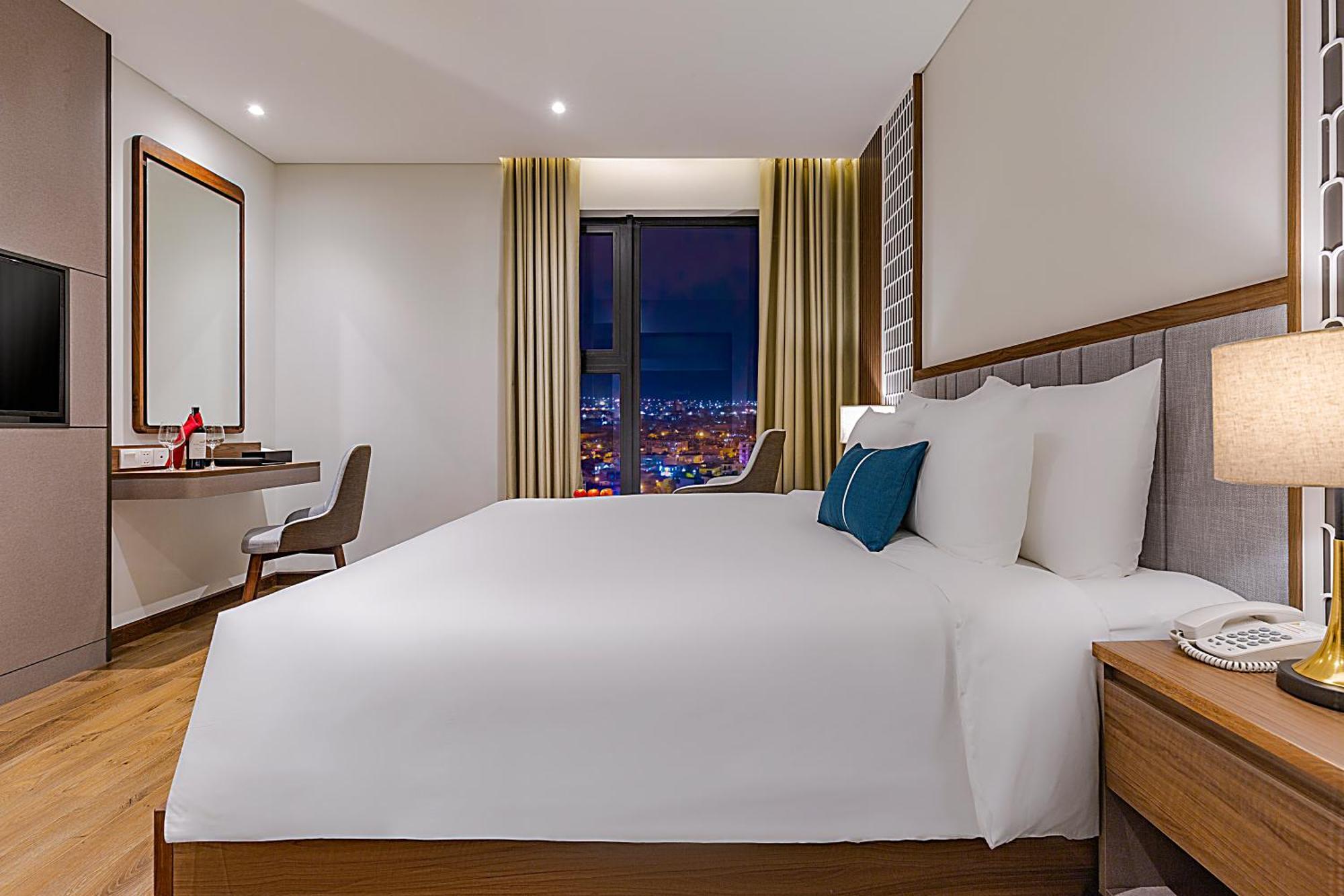 Peninsula Hotel 5*