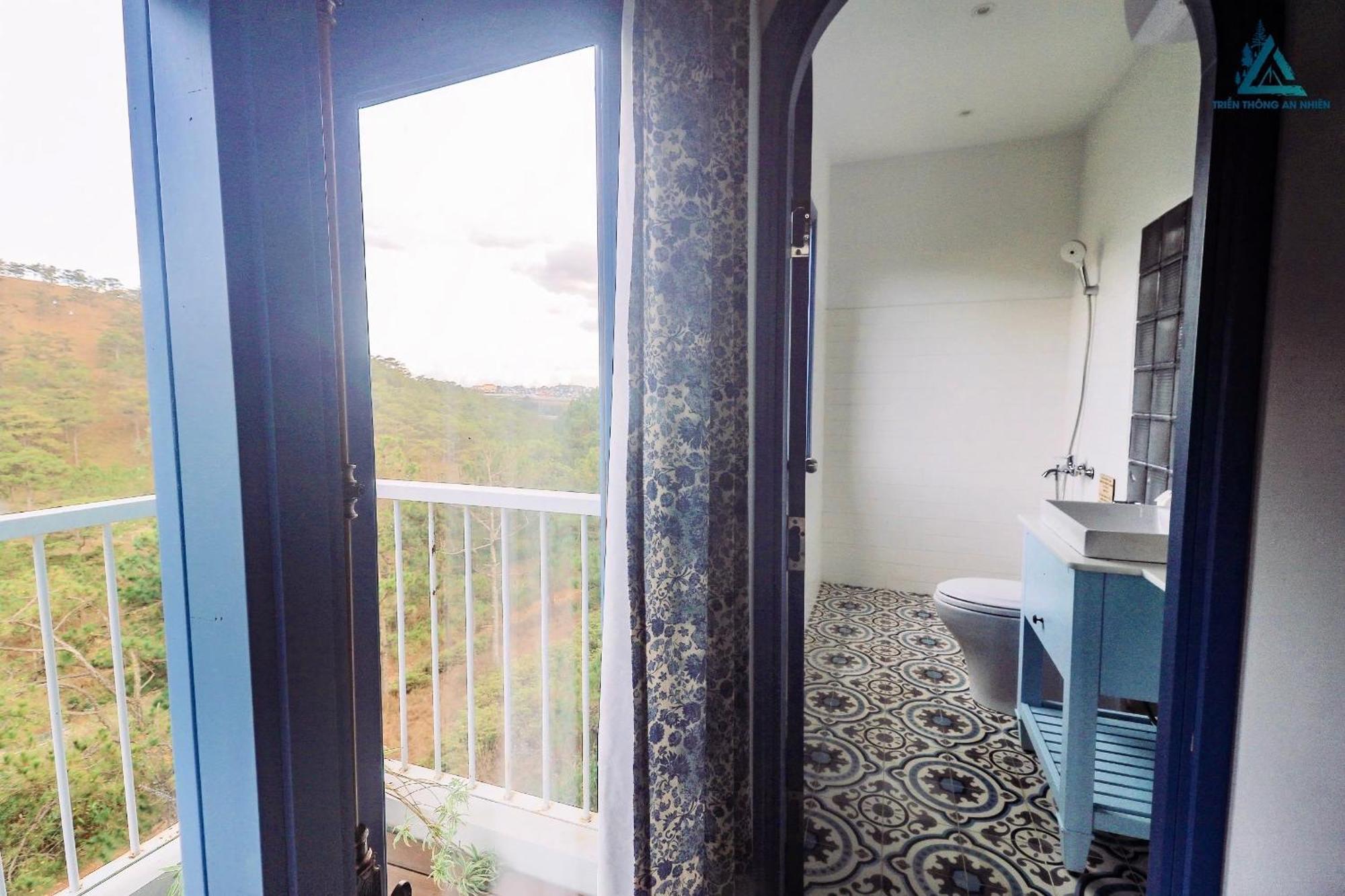 Trien Thong An Nhien Rung Trong Pho Apartment