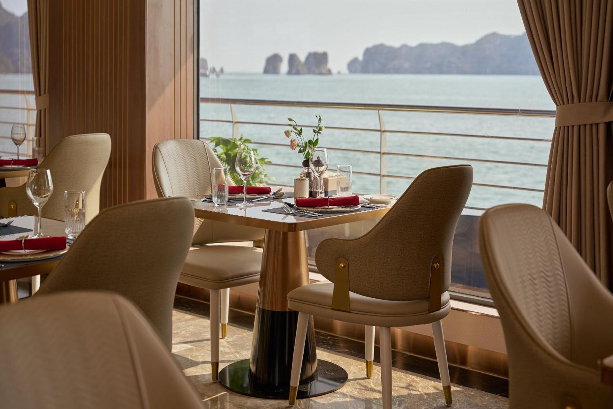 Botel Calista Halong Bay Cruise 5*