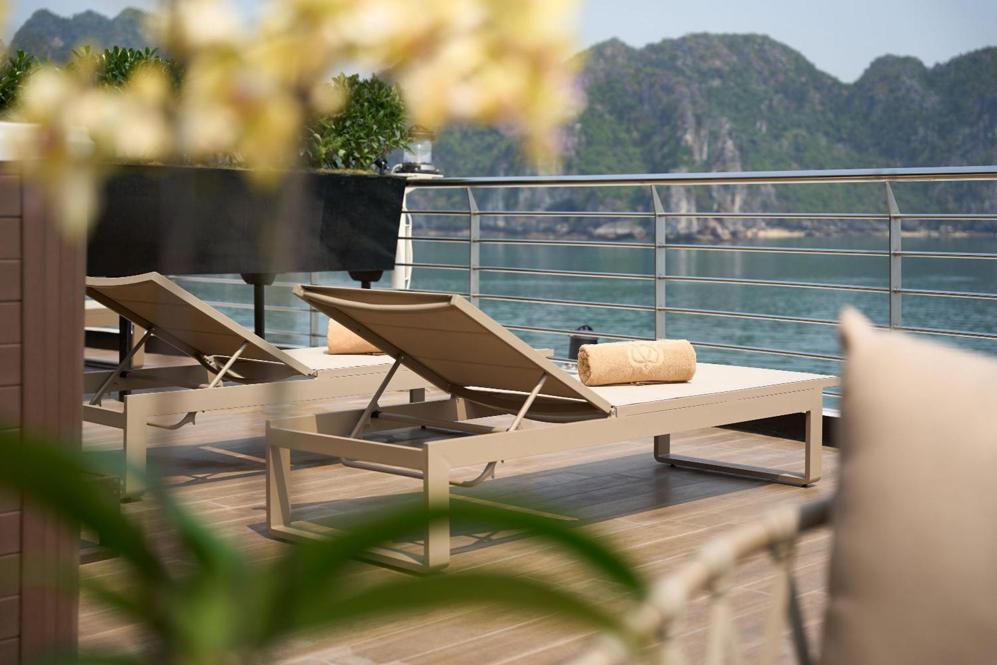 Calista Halong Bay Cruise Botel 5*