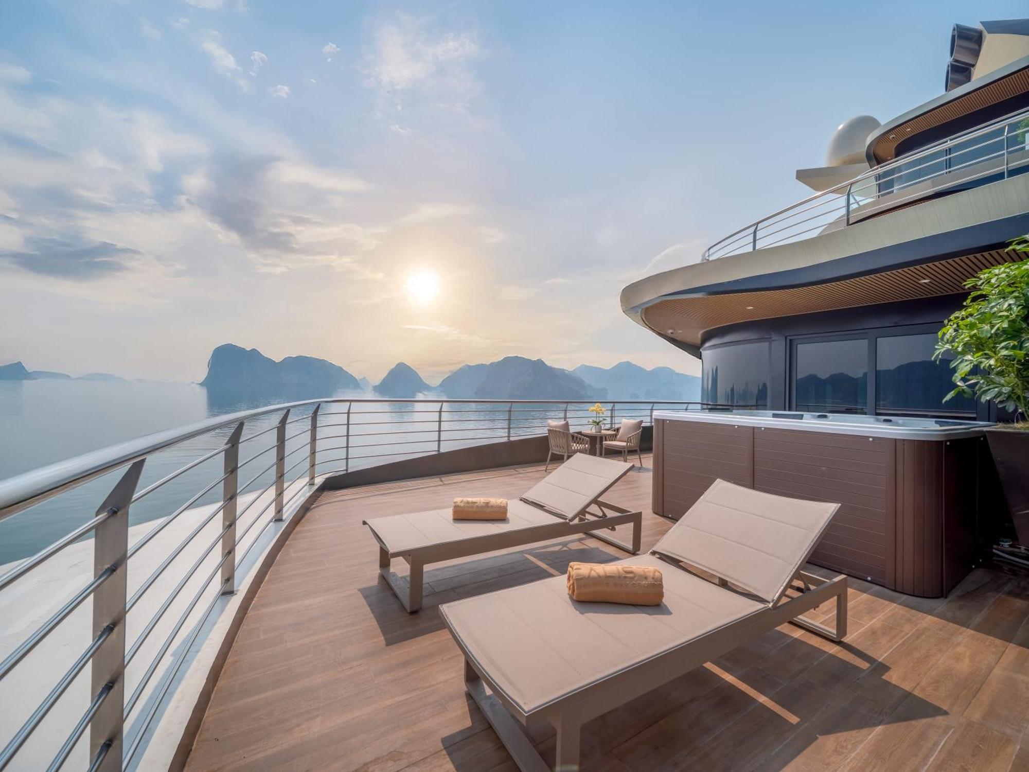 Calista Halong Bay Cruise Botel