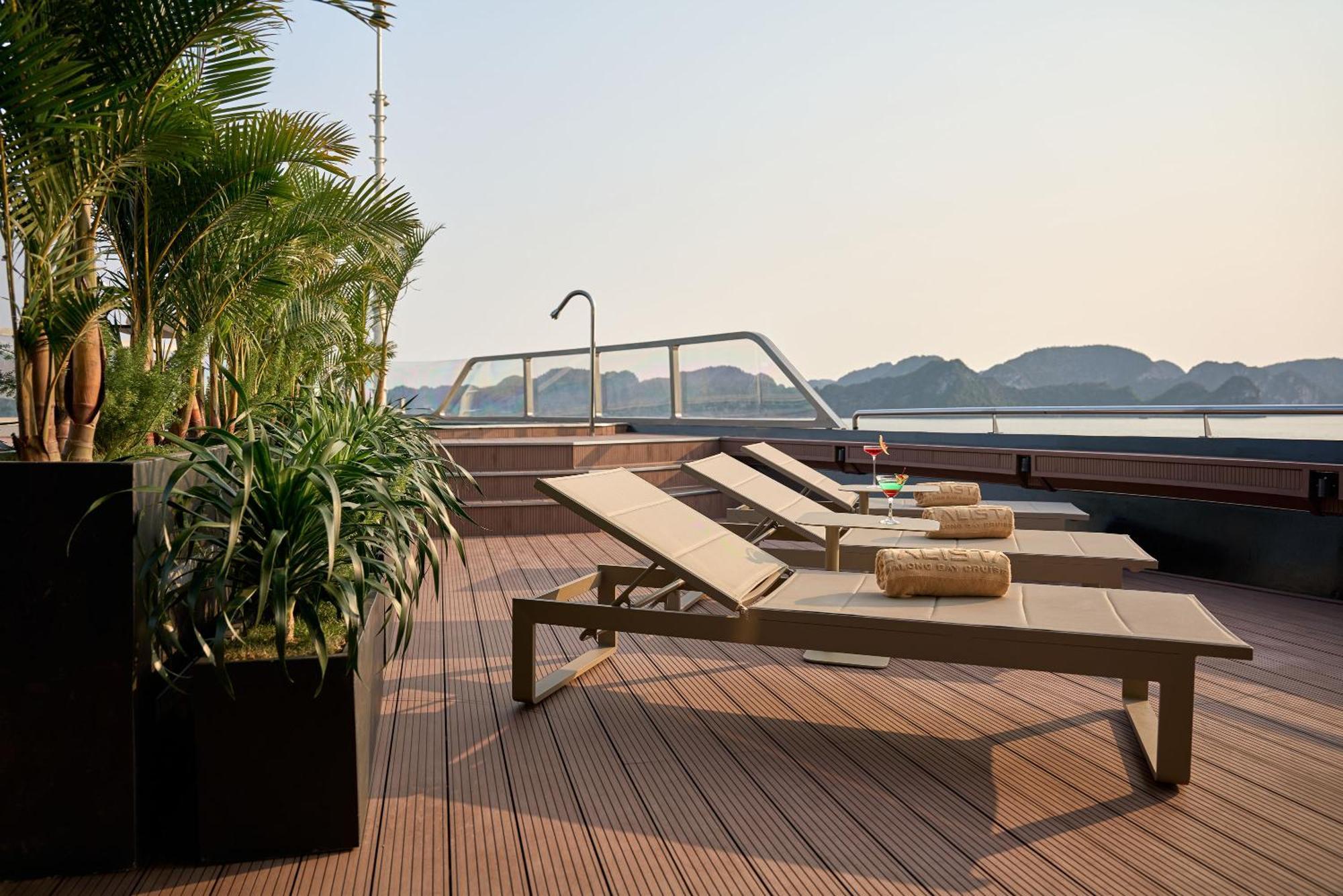 Botel Calista Halong Bay Cruise 5*