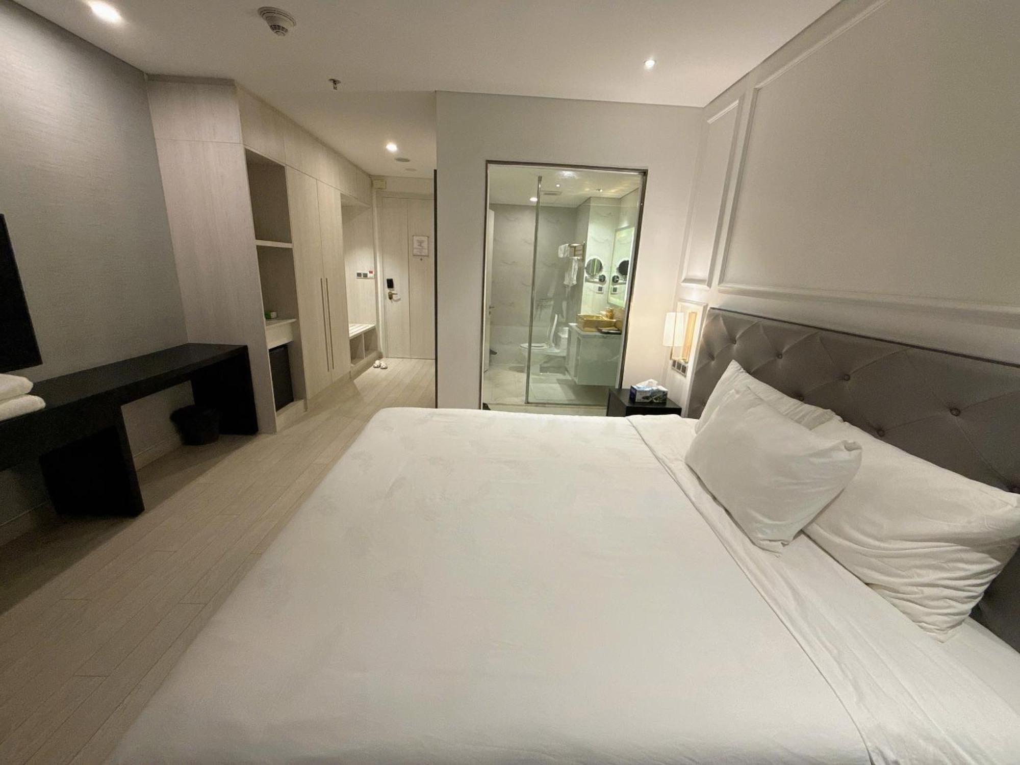 Golden Bay Ocean View Apartment Da Nang