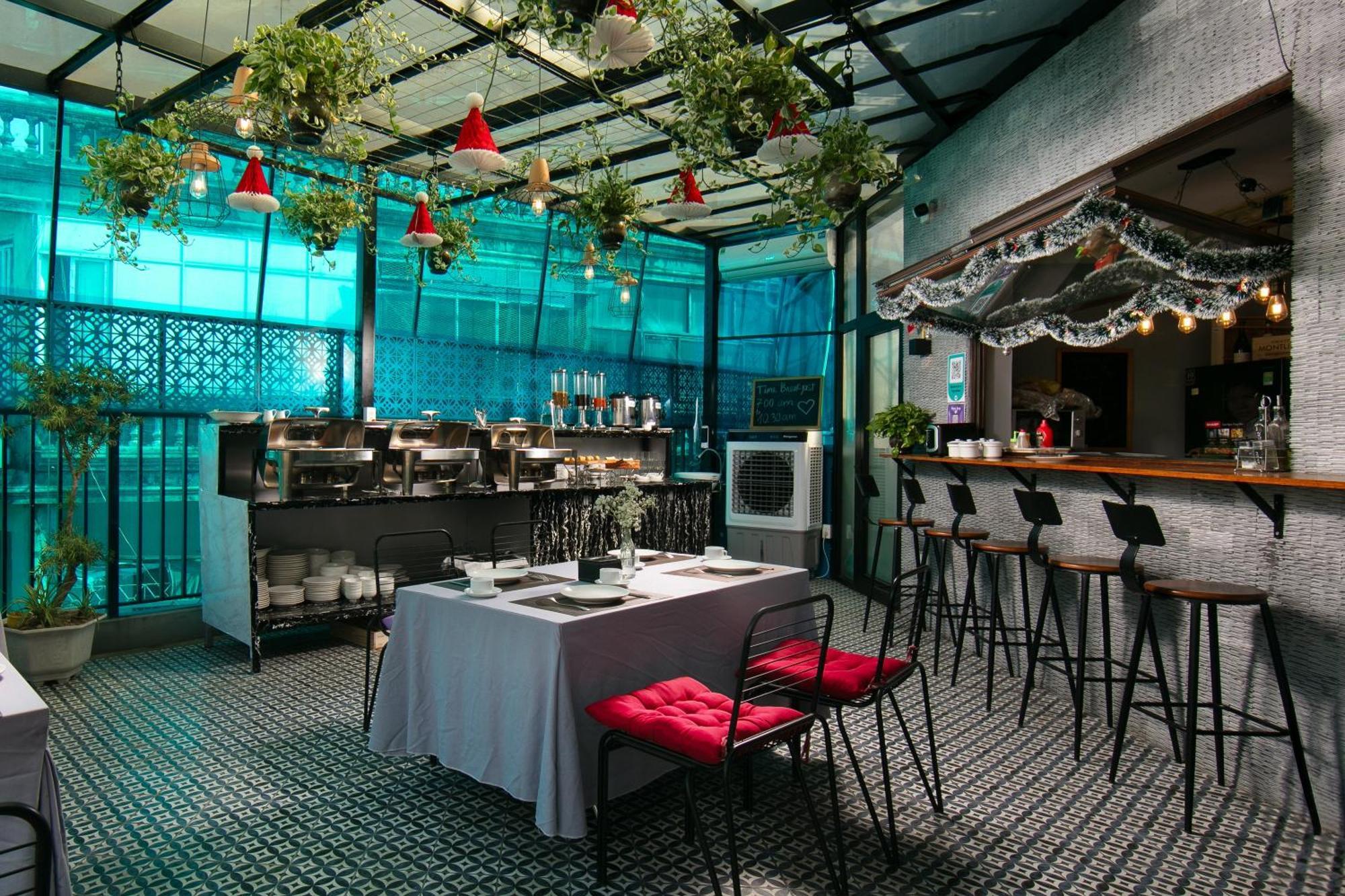 Khách sạn Westlake Pearl - & Pearl 4*