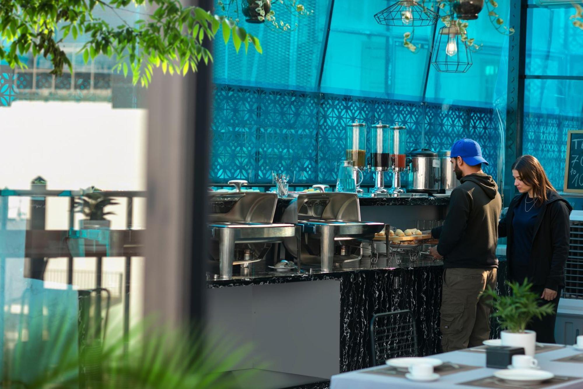 Khách sạn Westlake Pearl - & Pearl 4*