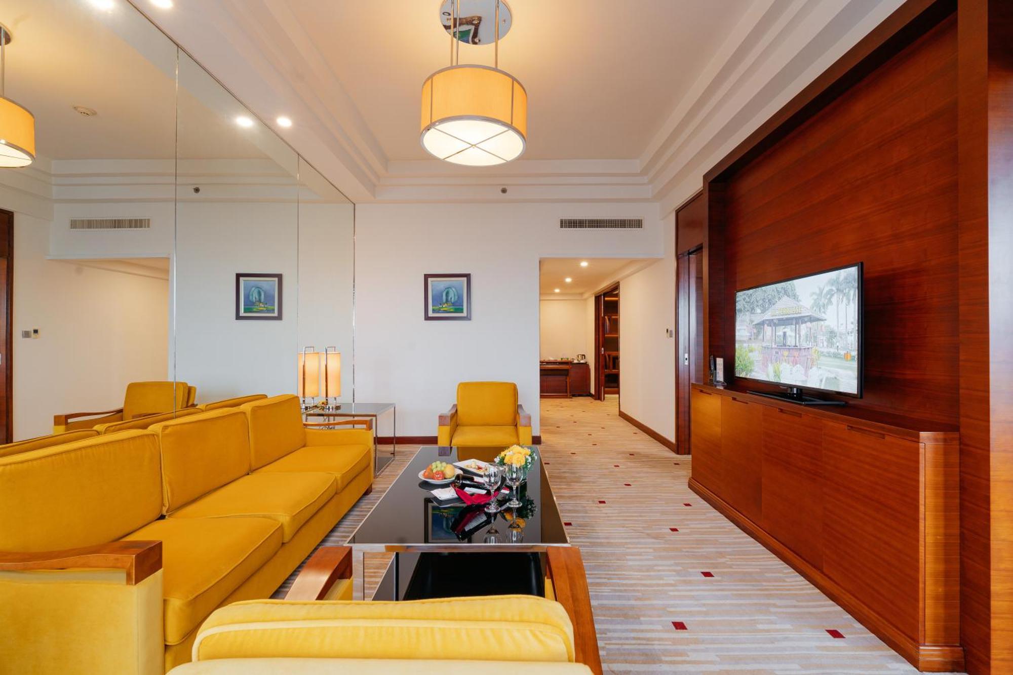 Royal Halong 5*