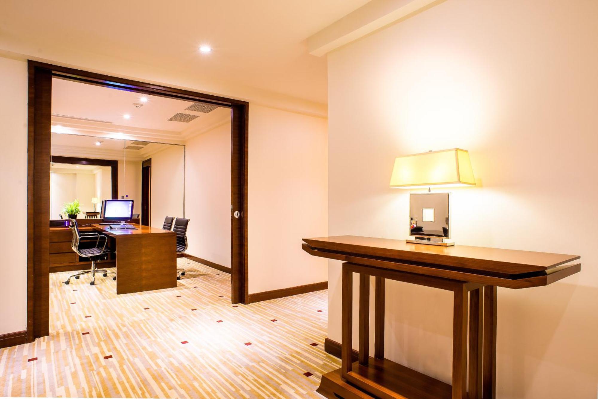 Hotel Royal Halong 5*