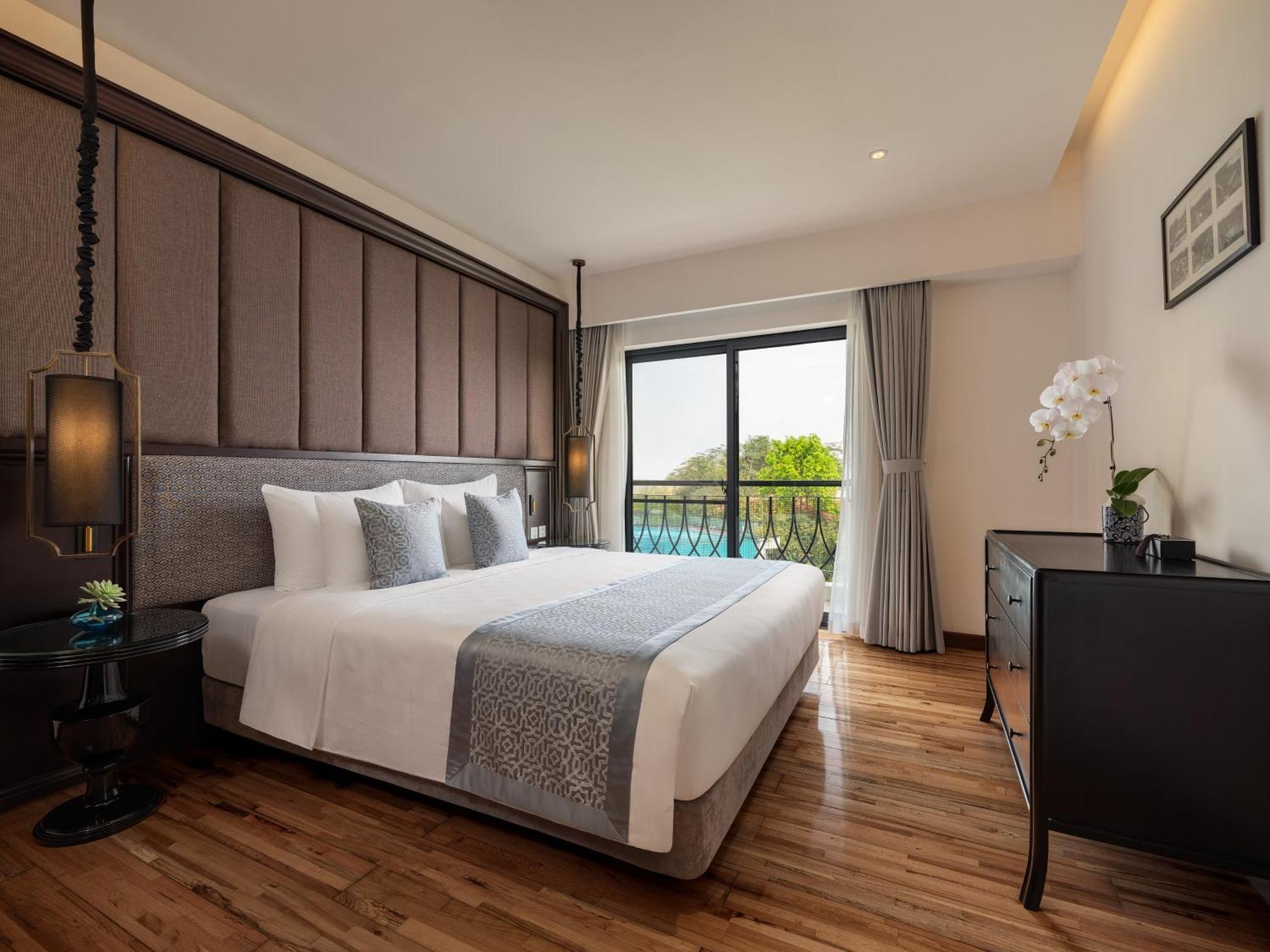 Hotel Elegant Westlake Hanoi