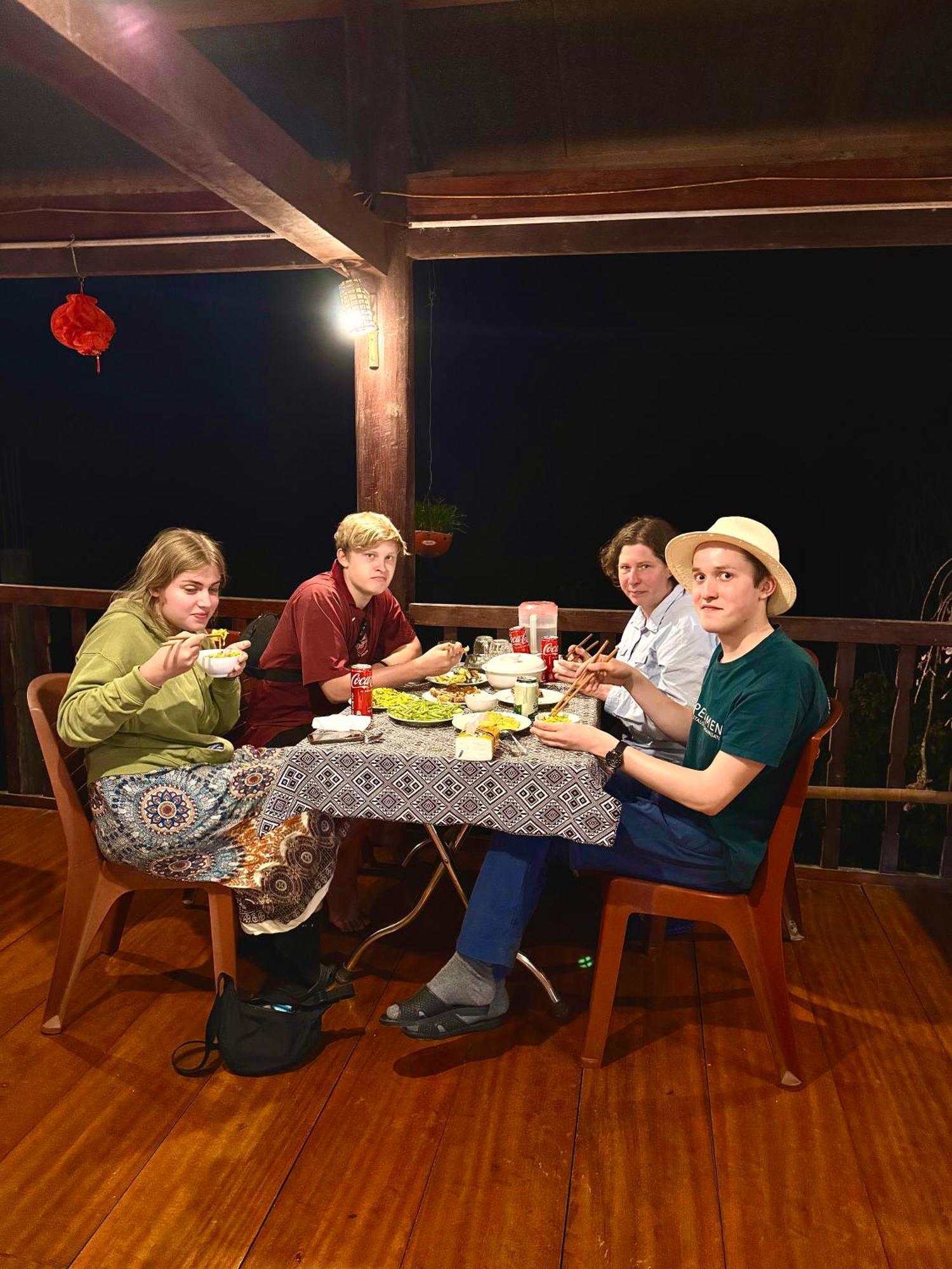 Lake-huyen Hao Bed & Breakfast *